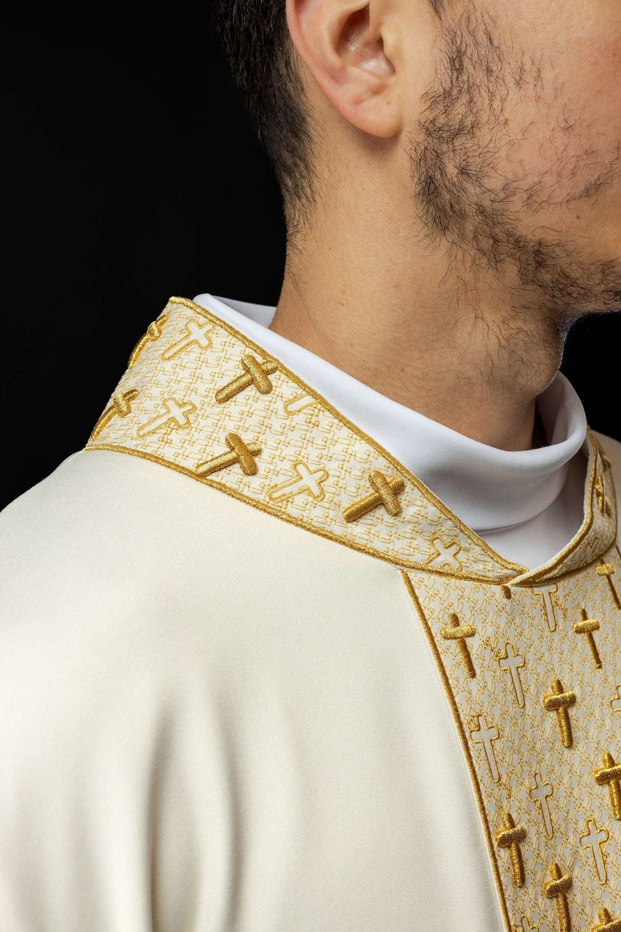 Ornat Liturgiczny Ecru z Haftowanym Pasem Krzyże - Elegancki - alba.pl