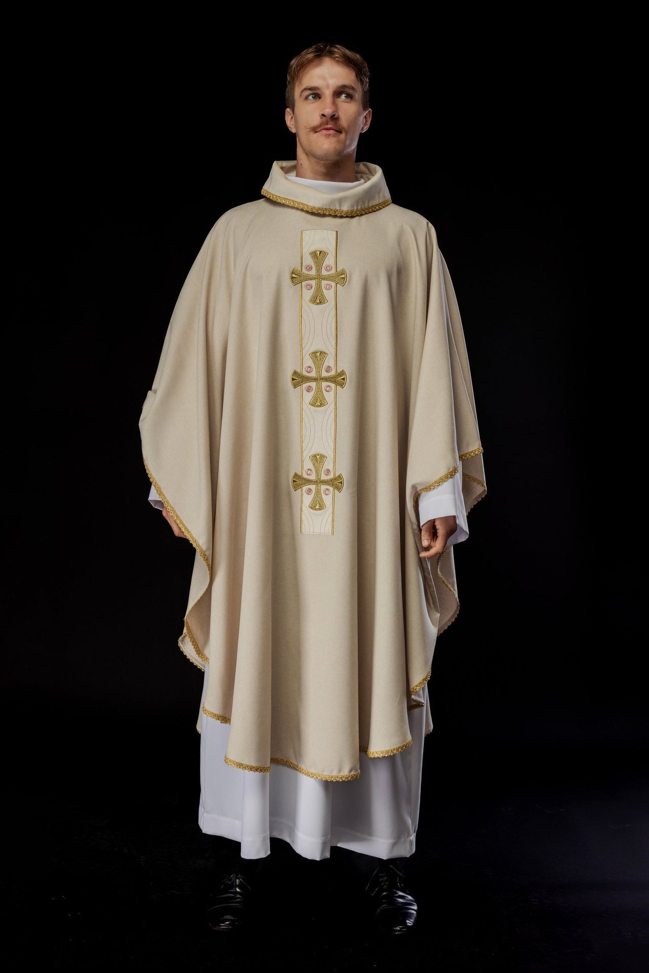 Ornat Liturgiczny Ecru Złote Krzyże i Lamówka - Polski Produkt - alba.pl