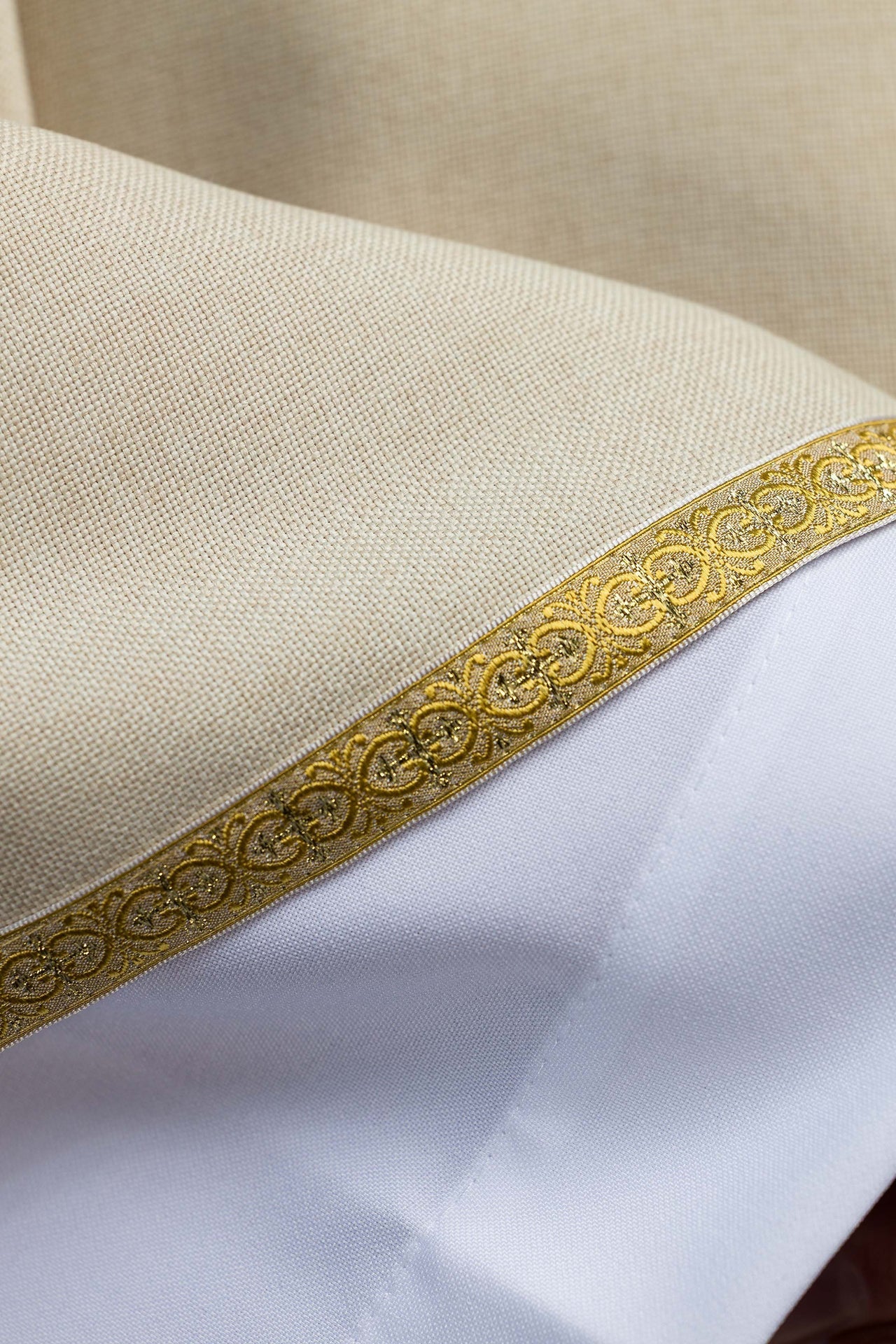 Ornat Liturgiczny Ecru Złoty Haft IHS - Polski Producent - alba.pl