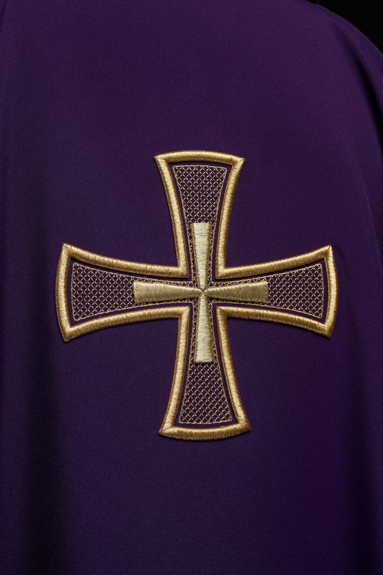 Ornat Liturgiczny Fioletowy Haft IHS - Złota Lamówka i Stuła - alba.pl