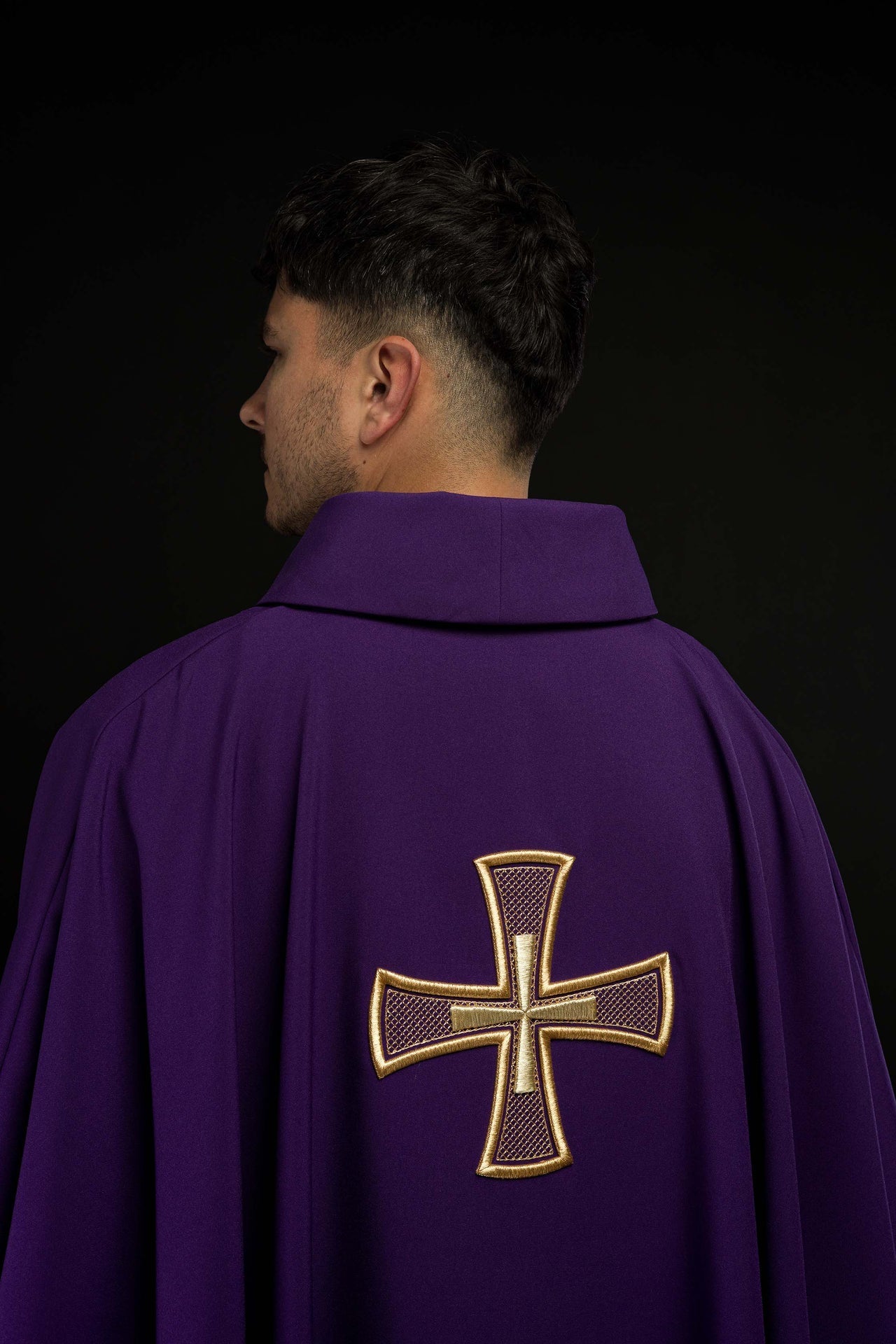 Ornat Liturgiczny Fioletowy Haft IHS - Złota Lamówka i Stuła - alba.pl