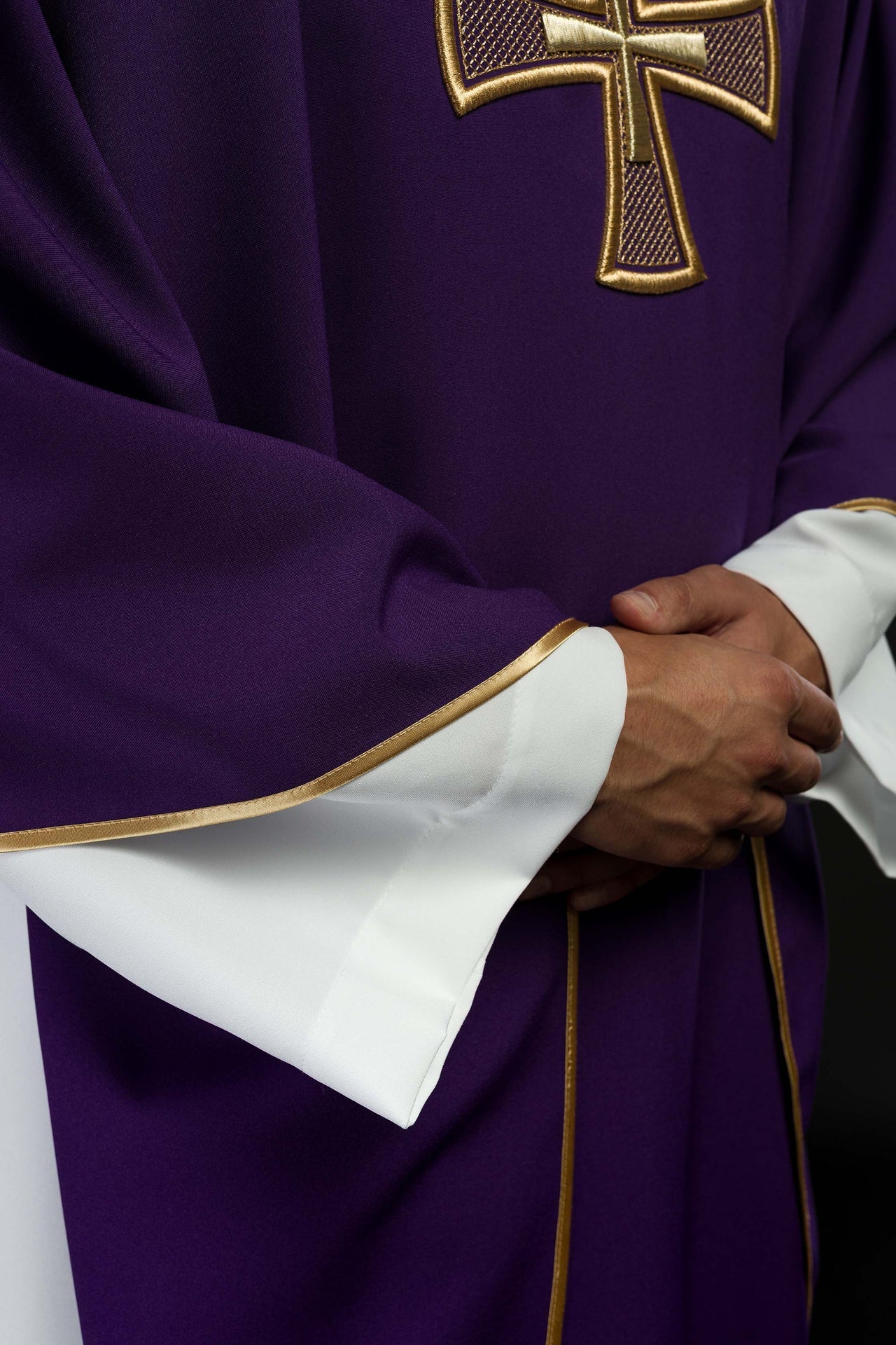 Ornat Liturgiczny Fioletowy Haft IHS - Złota Lamówka i Stuła - alba.pl