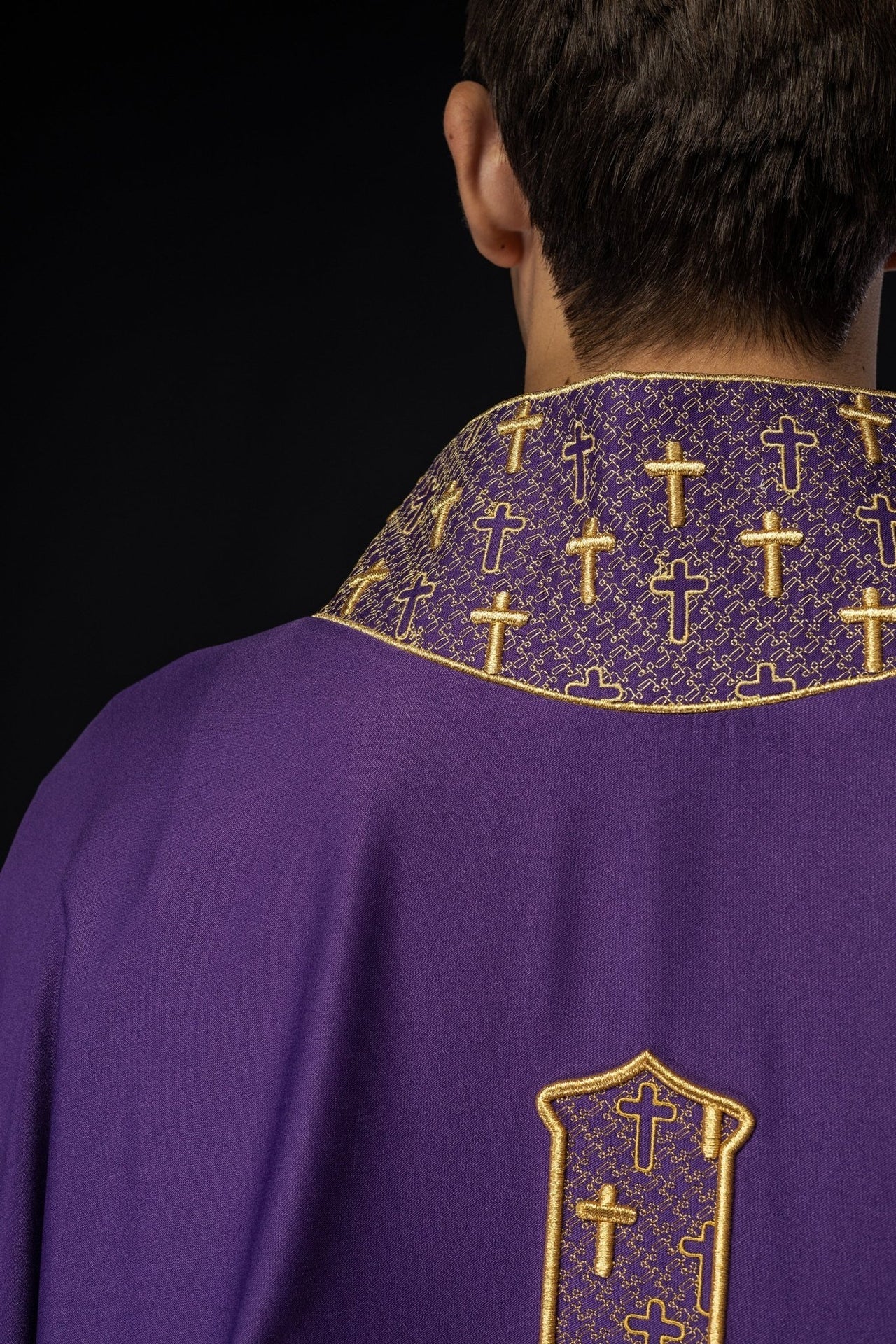 Ornat Liturgiczny Fioletowy z Haftowanym Krzyżem i Kołnierzem Ecru - alba.pl