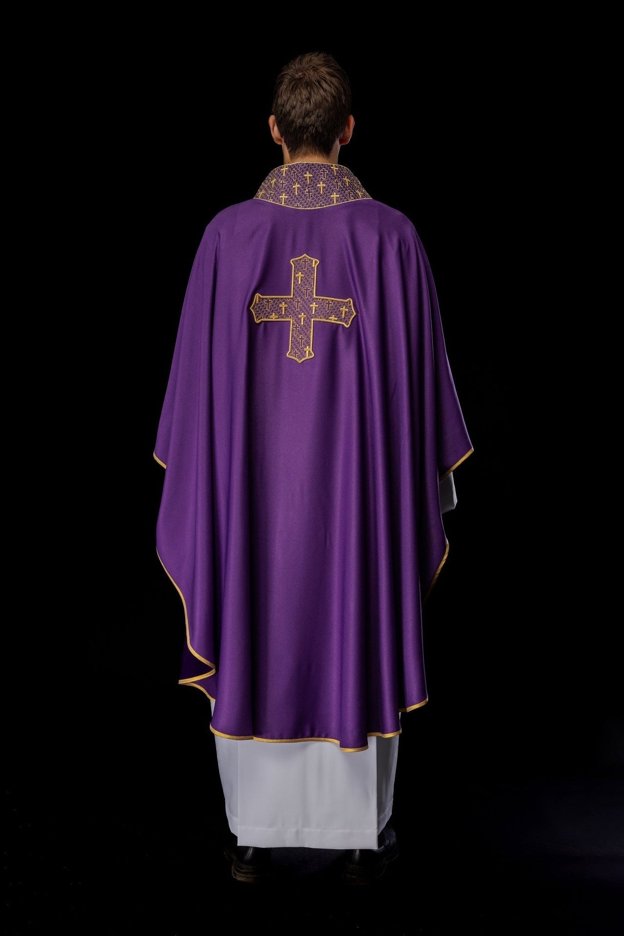 Ornat Liturgiczny Fioletowy z Haftowanym Krzyżem i Kołnierzem Ecru - alba.pl