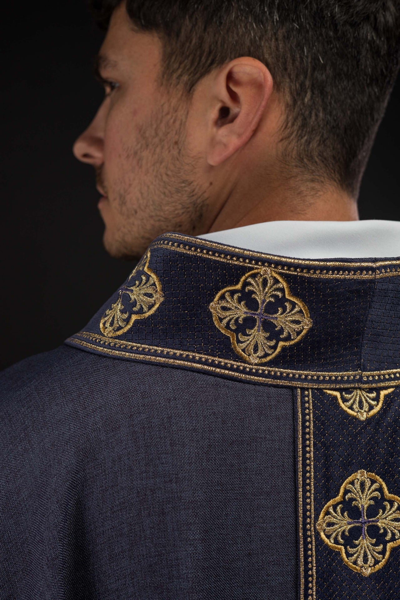 Ornat Liturgiczny Fioletowy z Haftowanym Pasem i Krzyżami - alba.pl