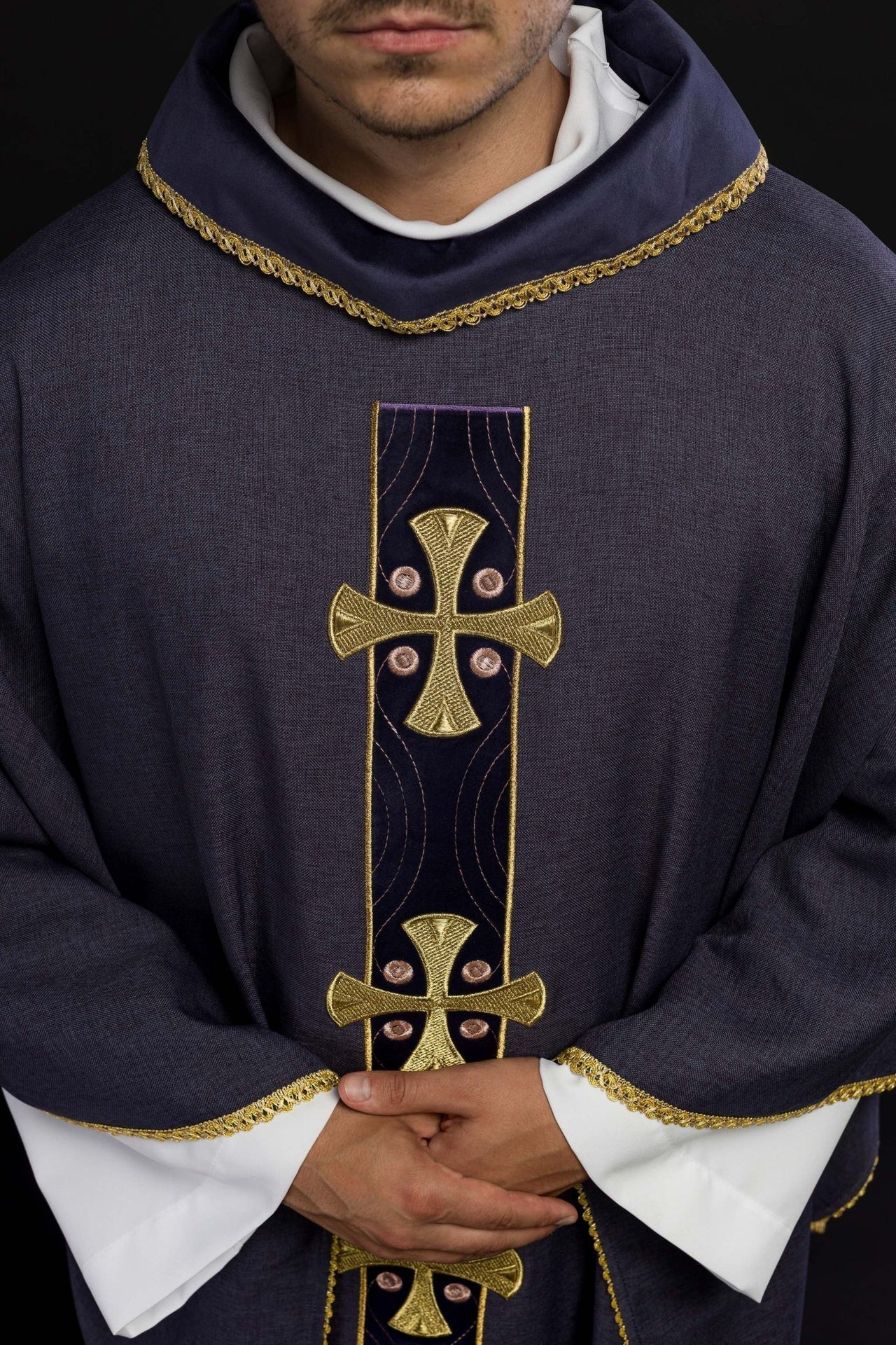 Ornat Liturgiczny Fioletowy Złote Krzyże i Lamówka - Polski Produkt - alba.pl