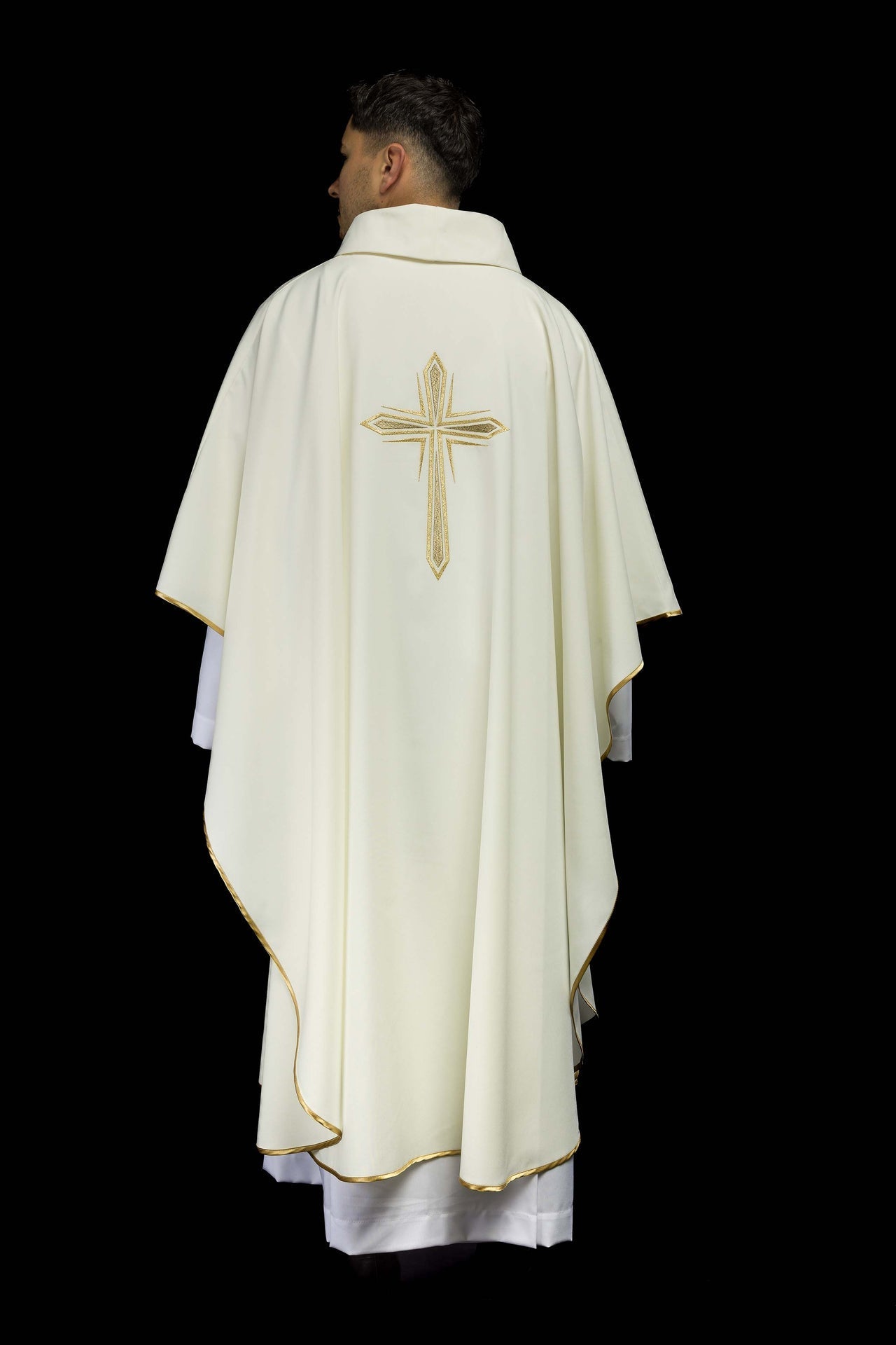 Ornat Liturgiczny Haftowany Krzyżem Świętym Złotą Nicią - alba.pl