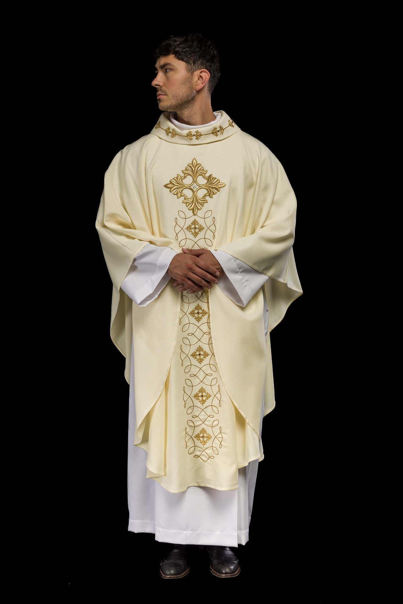 Ornat Liturgiczny Haftowany Sznurkiem i Kamieniami - Elegancki - alba.pl
