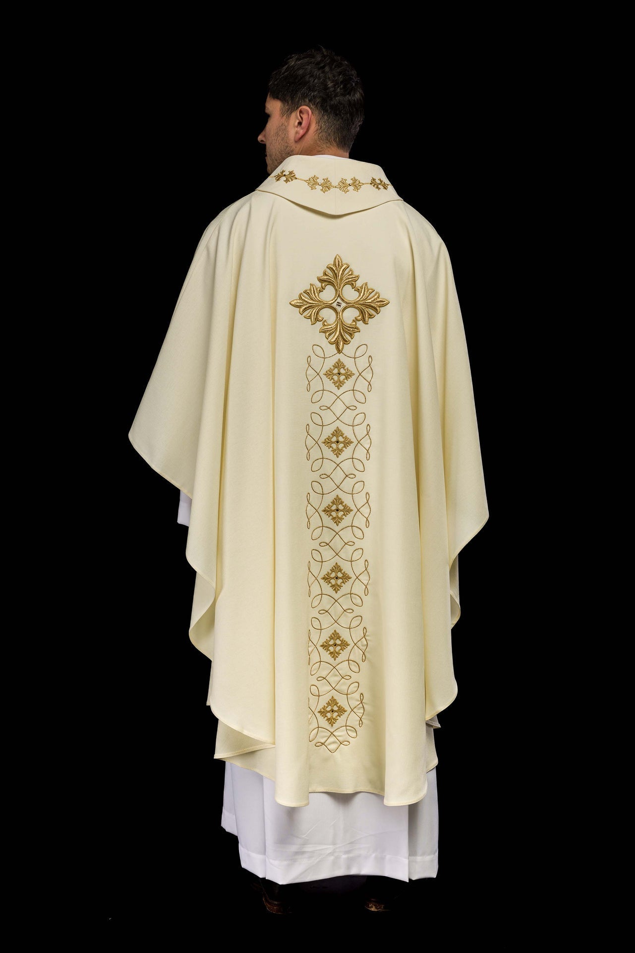 Ornat Liturgiczny Haftowany Sznurkiem i Kamieniami - Elegancki - alba.pl