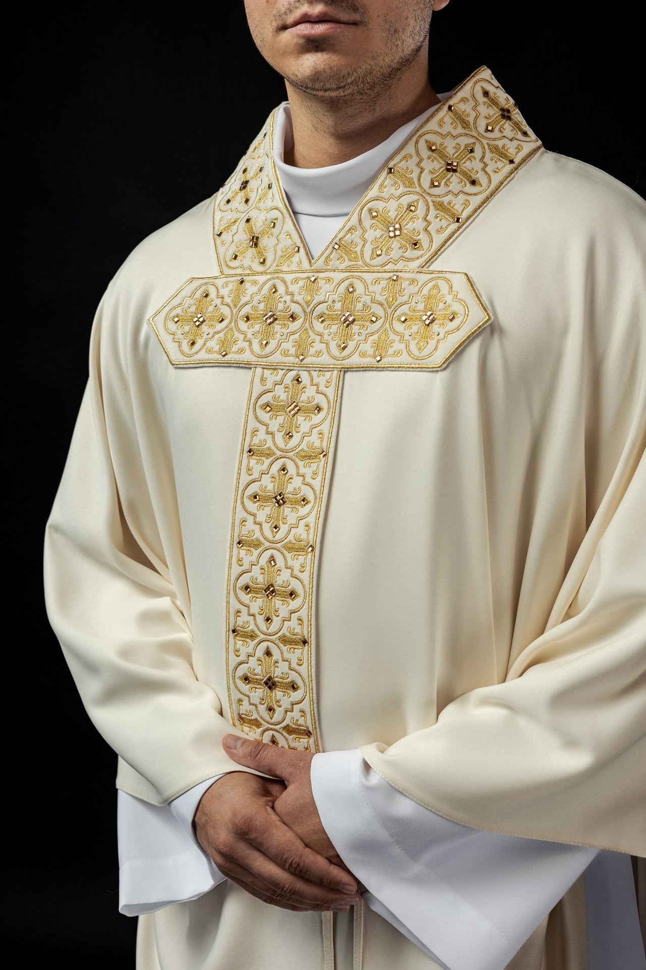 Ornat Liturgiczny Haftowany z Kamieniami i Wiszącym Pasem - alba.pl