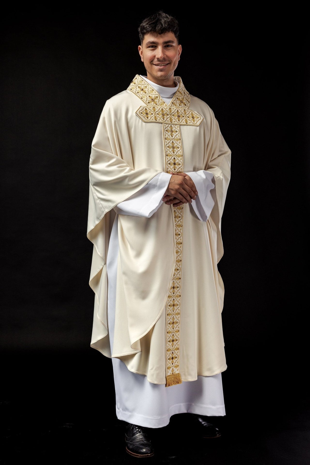 Ornat Liturgiczny Haftowany z Kamieniami i Wiszącym Pasem - alba.pl