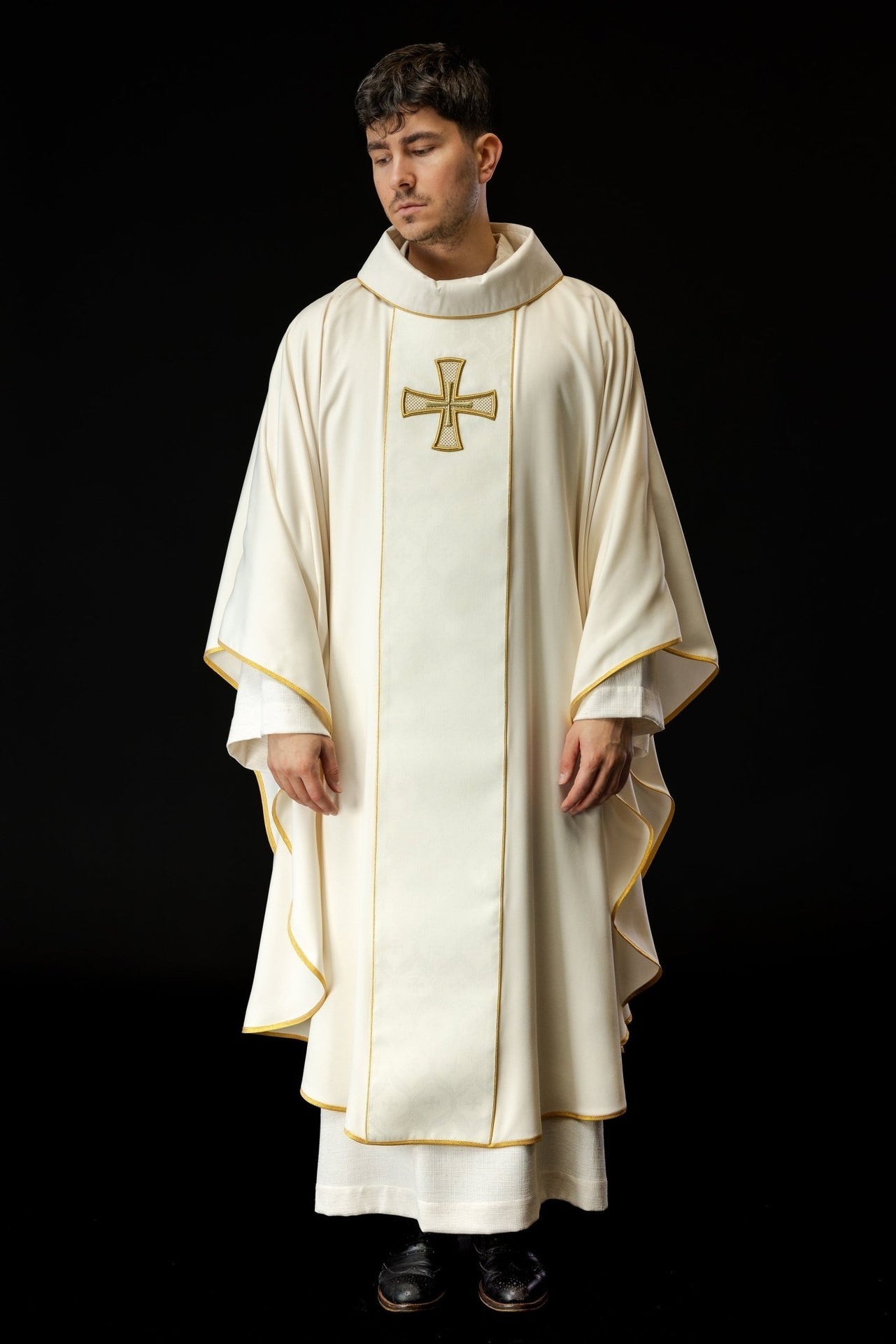 Ornat Liturgiczny Haftowany Złotym Krzyżem z Pasem - alba.pl