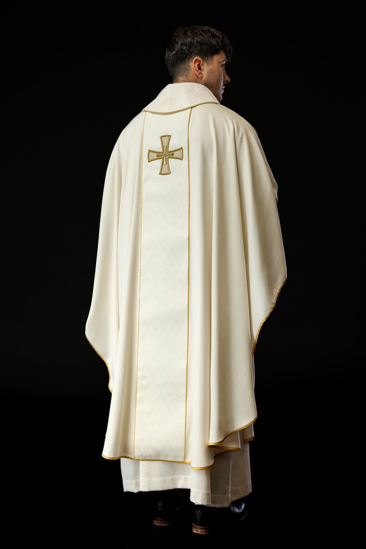 Ornat Liturgiczny Haftowany Złotym Krzyżem z Pasem - alba.pl