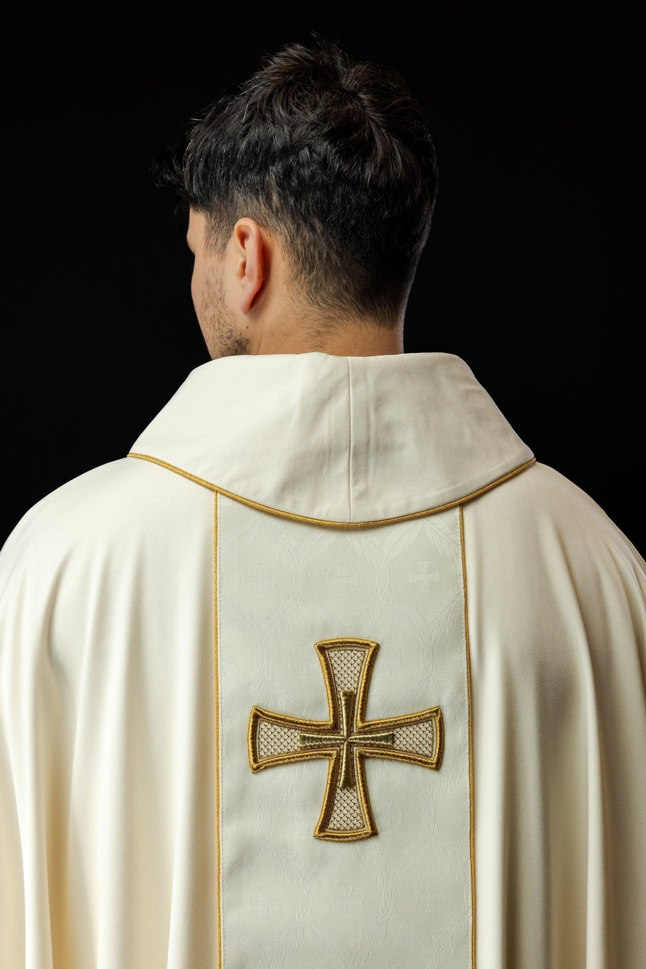 Ornat Liturgiczny Haftowany Złotym Krzyżem z Pasem - alba.pl