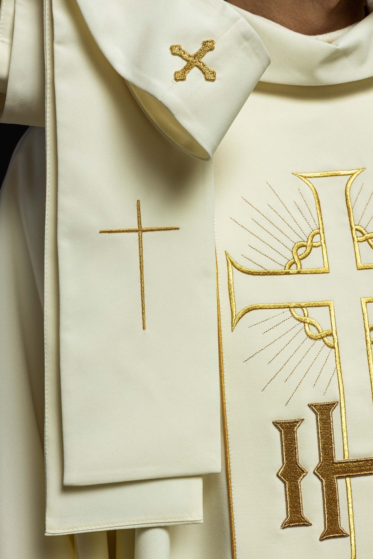 Ornat Liturgiczny IHS z Motywem Winogron i Złotą Lamówką - alba.pl