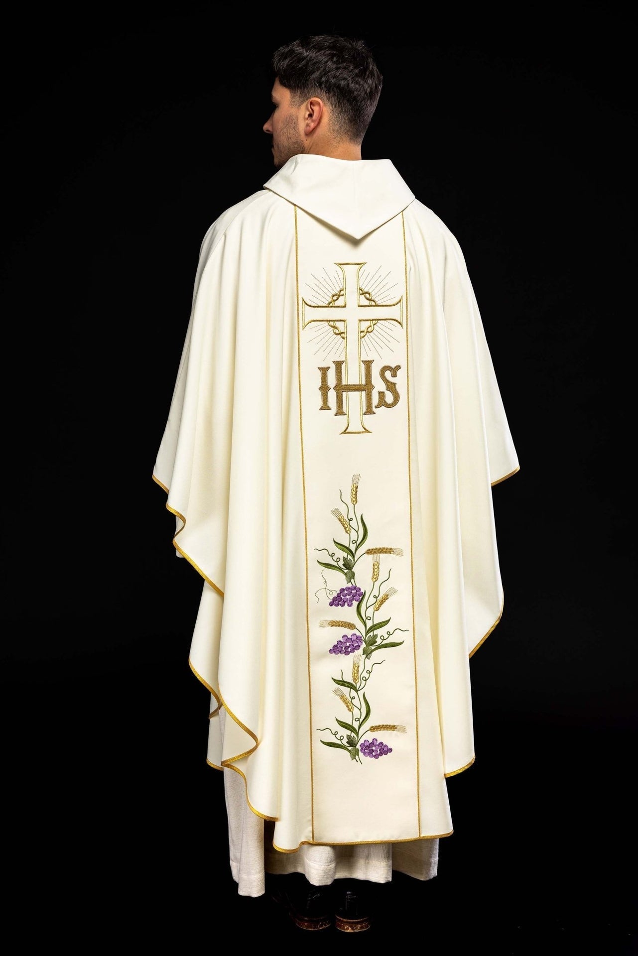 Ornat Liturgiczny IHS z Motywem Winogron i Złotą Lamówką - alba.pl