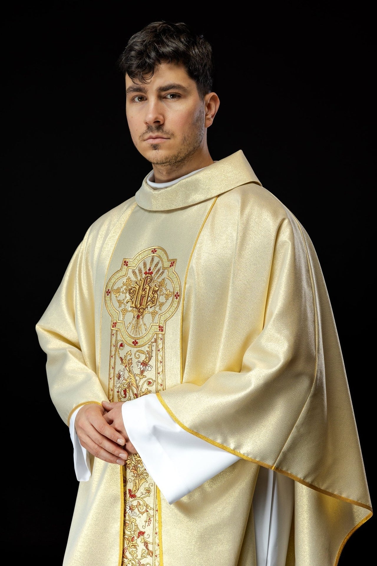 Ornat Liturgiczny IHS Złoty Haft - Elegancka Szata Mszy Świętej - alba.pl
