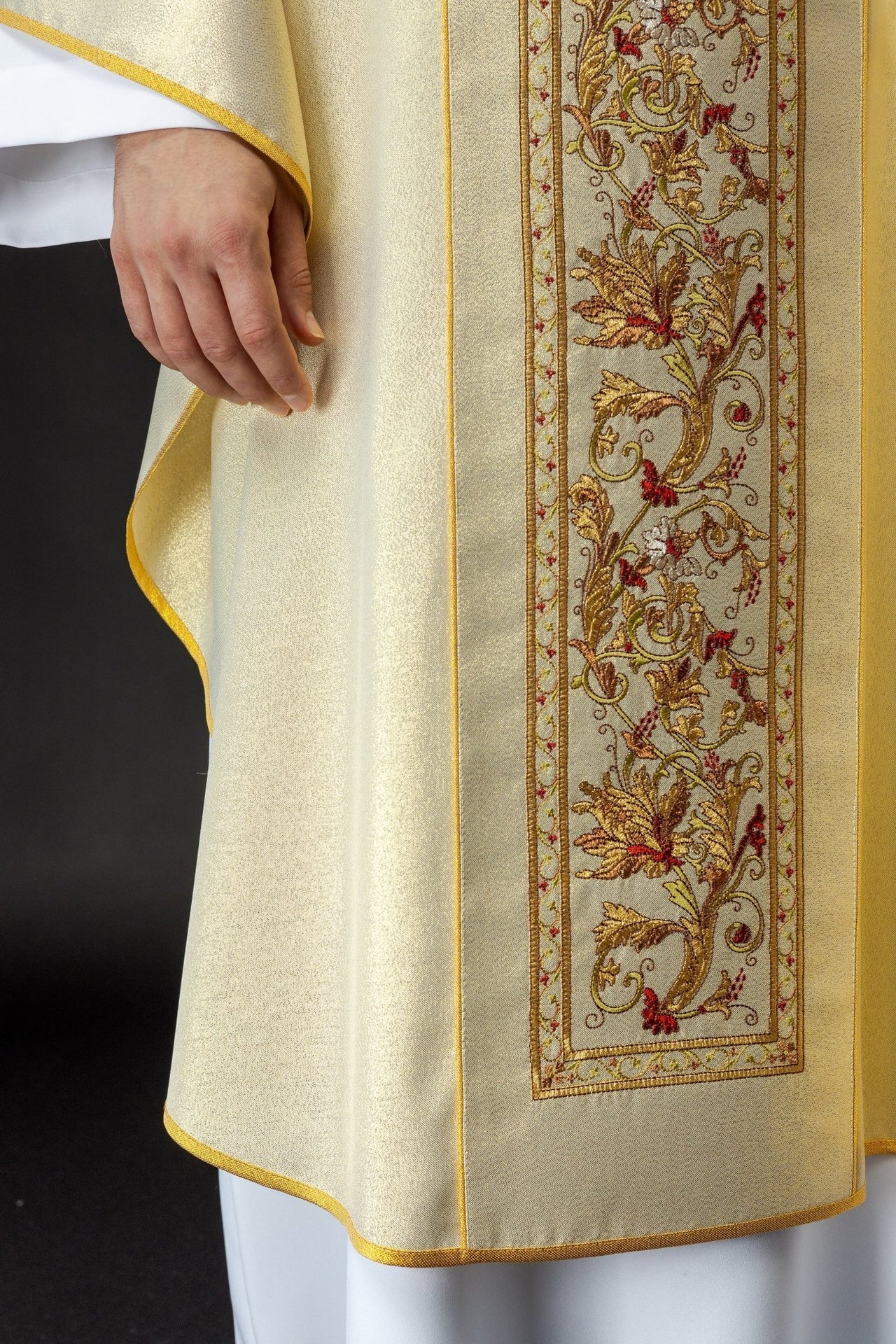 Ornat Liturgiczny IHS Złoty Haft - Elegancka Szata Mszy Świętej - alba.pl