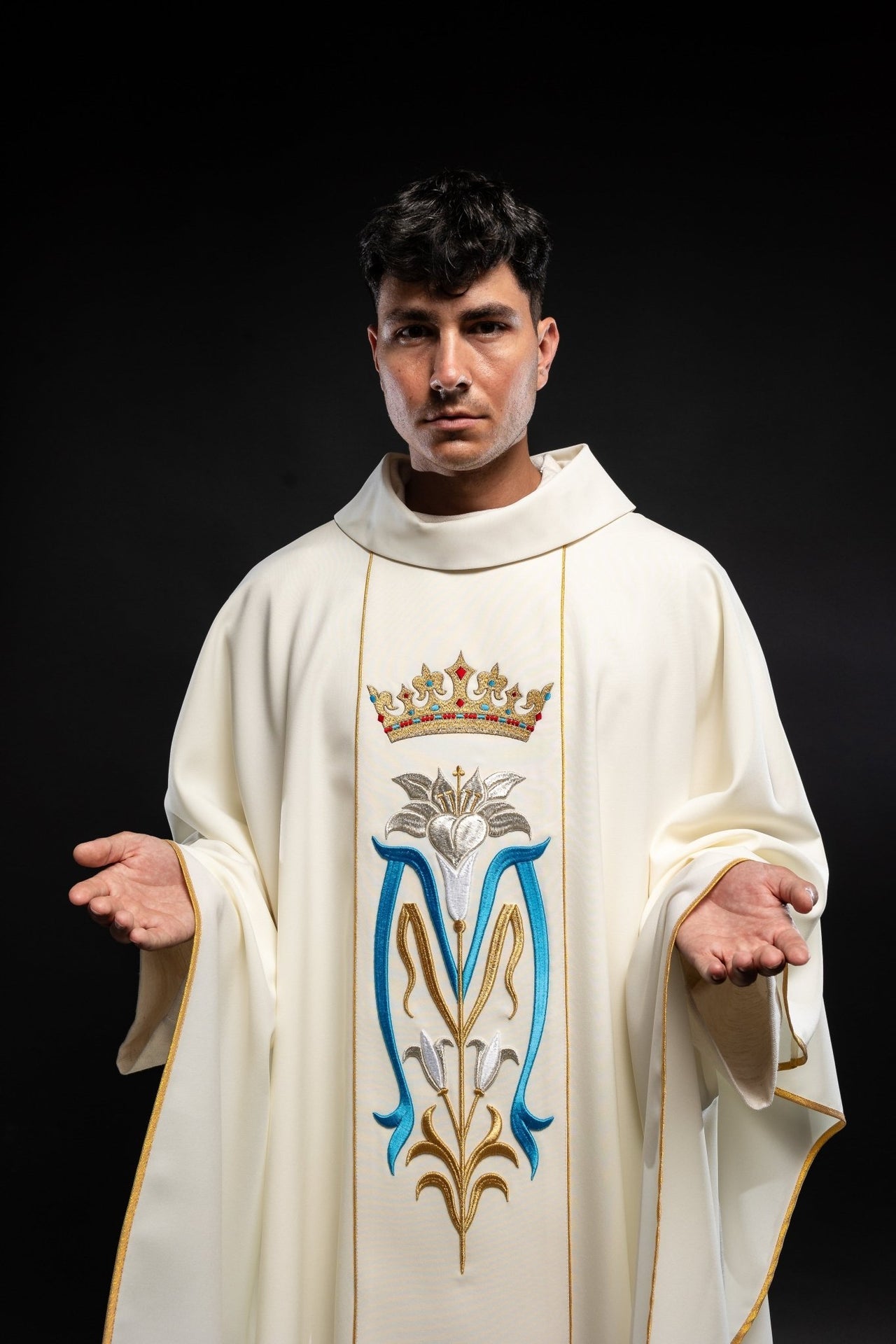Ornat liturgiczny Maryjny haftowany z koroną w kolorze ecru