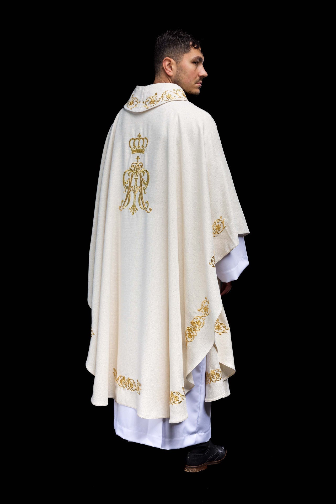 Ornat Liturgiczny Maryjny z Haftowanym Herbem i Złotą Koroną - alba.pl