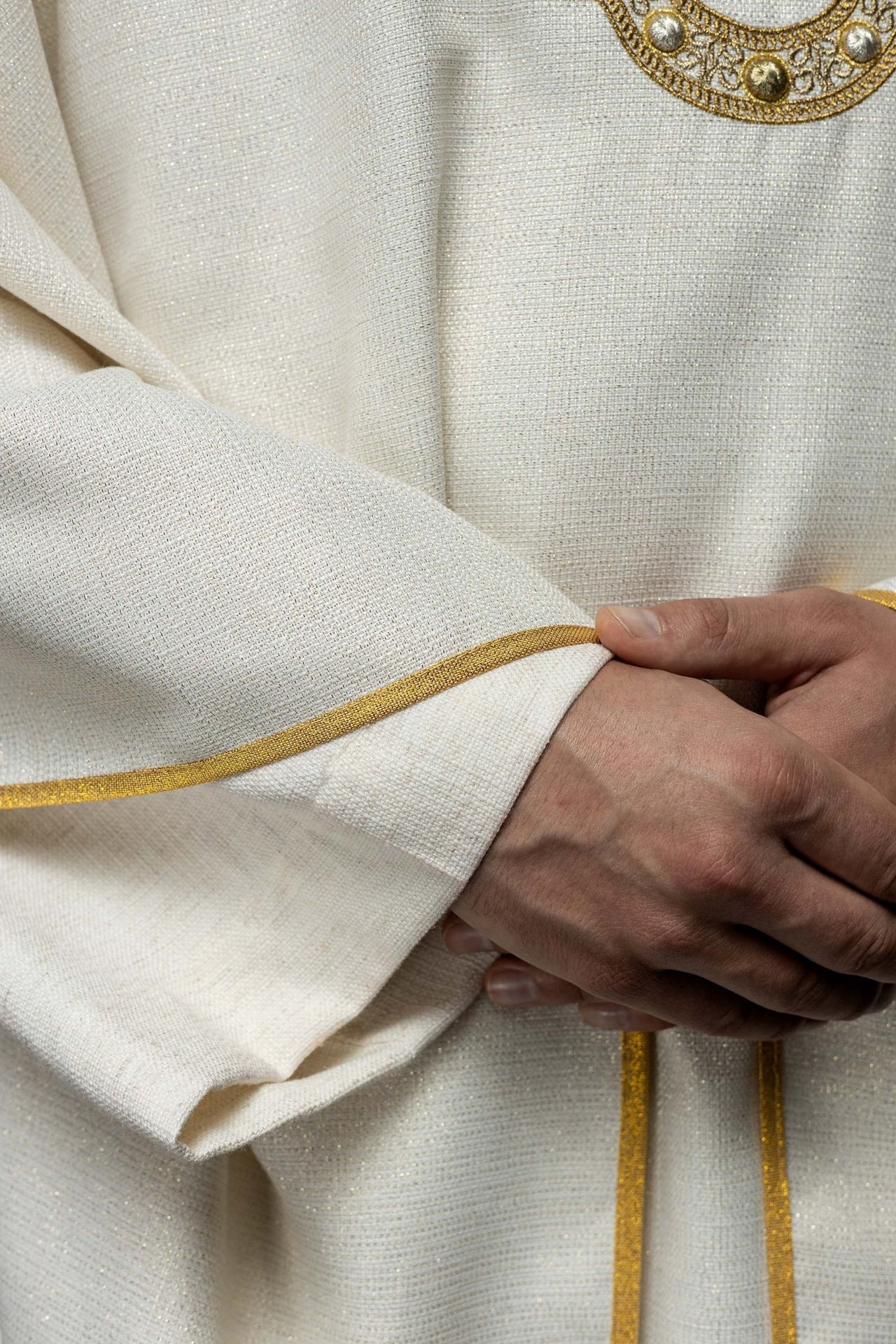 Ornat Liturgiczny Maryjny z Haftowanym Złotym Herbem - Alba Pl - alba.pl