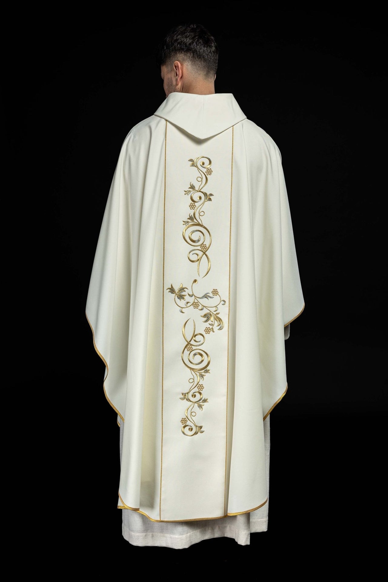 Ornat liturgiczny Maryjny z pasem haftowanym ecru