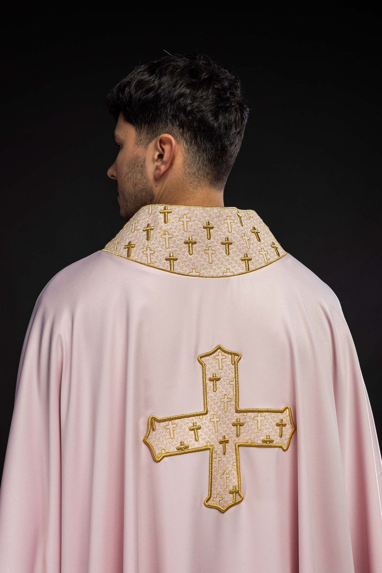 Ornat Liturgiczny Różowy z Haftowanym Krzyżem i Stułą - alba.pl