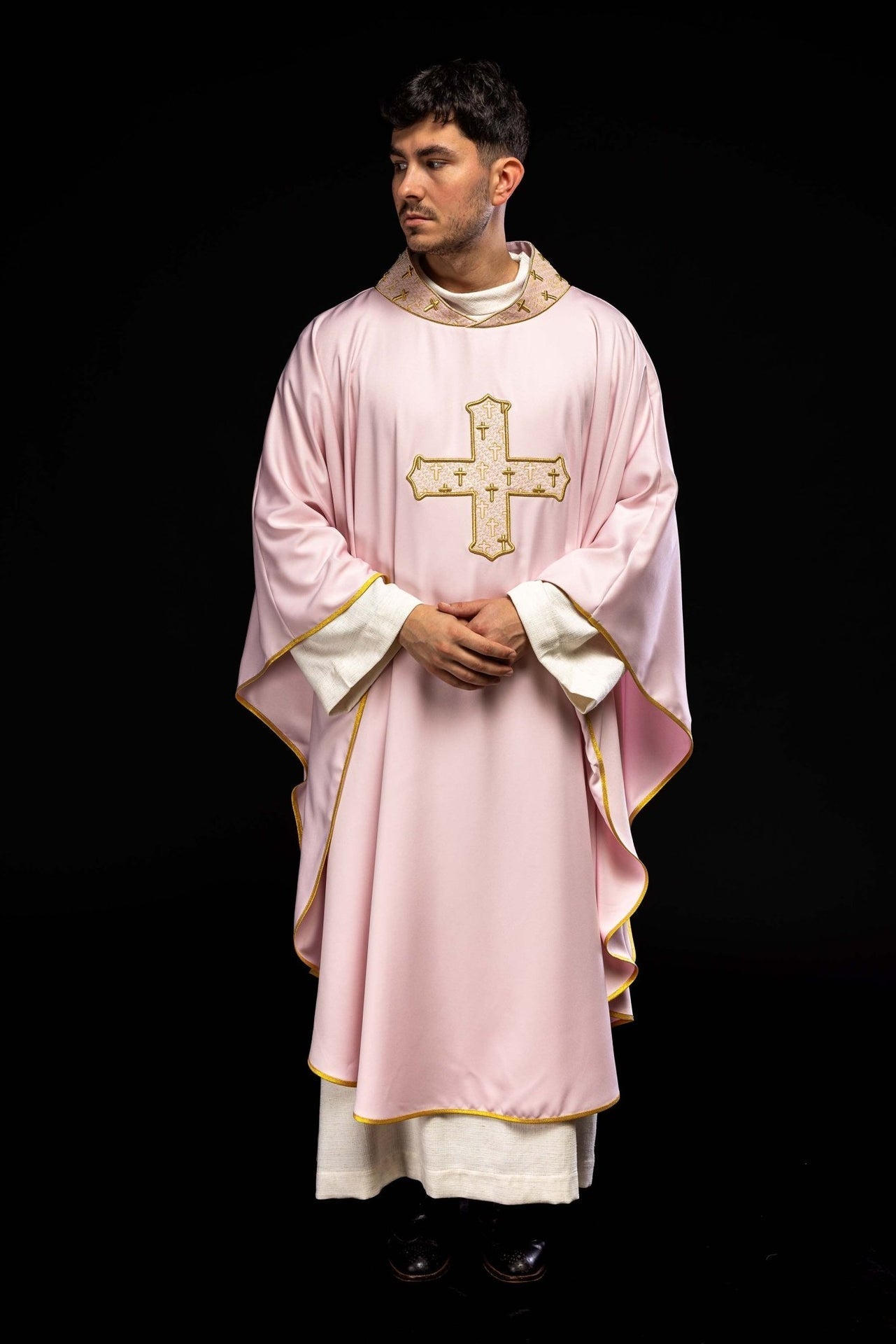 Ornat Liturgiczny Różowy z Haftowanym Krzyżem i Stułą - alba.pl