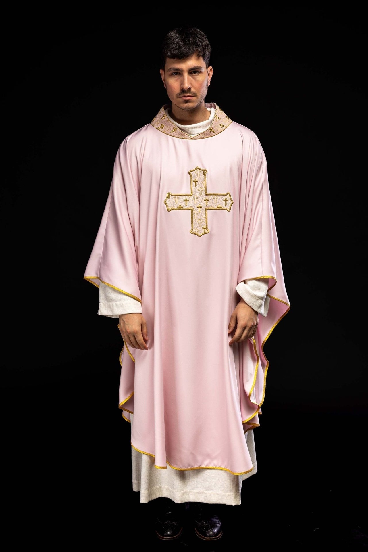 Ornat Liturgiczny Różowy z Haftowanym Krzyżem i Stułą - alba.pl