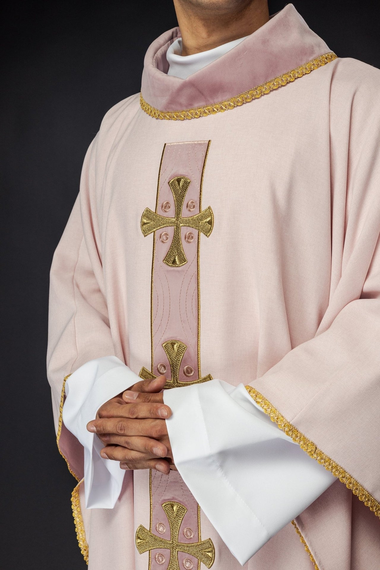 Ornat Liturgiczny Różowy Złote Krzyże - Elegancki Haft Polski Producent - alba.pl