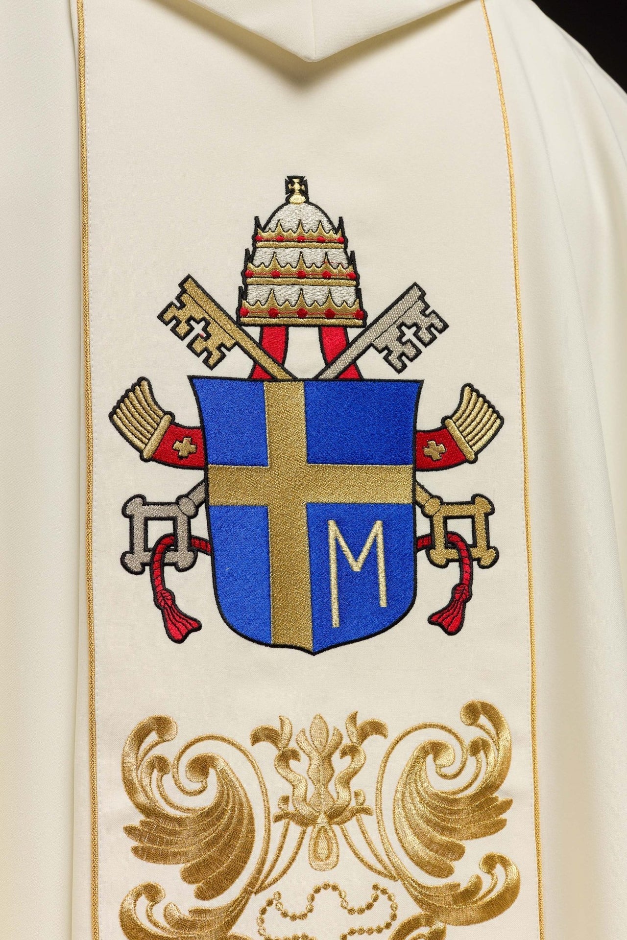 Ornat Liturgiczny z Haftem Jana Pawła II - Polski Produkt - alba.pl