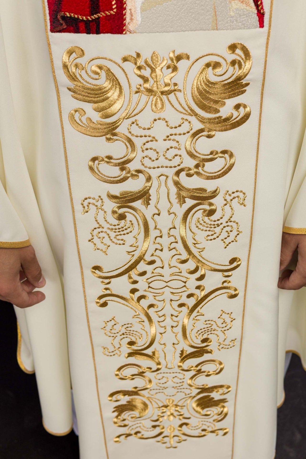 Ornat Liturgiczny z Haftem Jana Pawła II - Polski Produkt - alba.pl