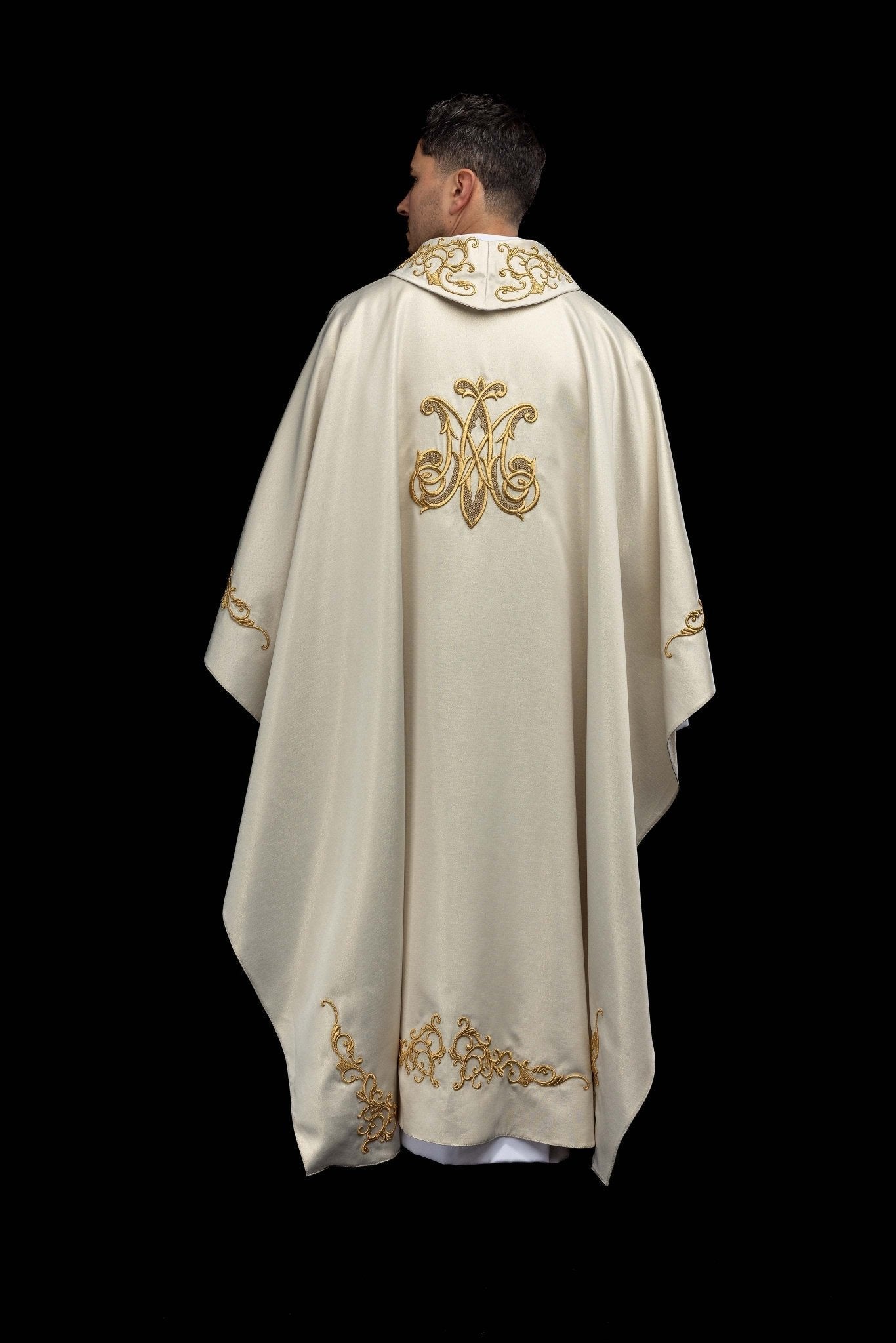 Ornat liturgiczny z haftowanym symbolem Maryjnym - alba.pl