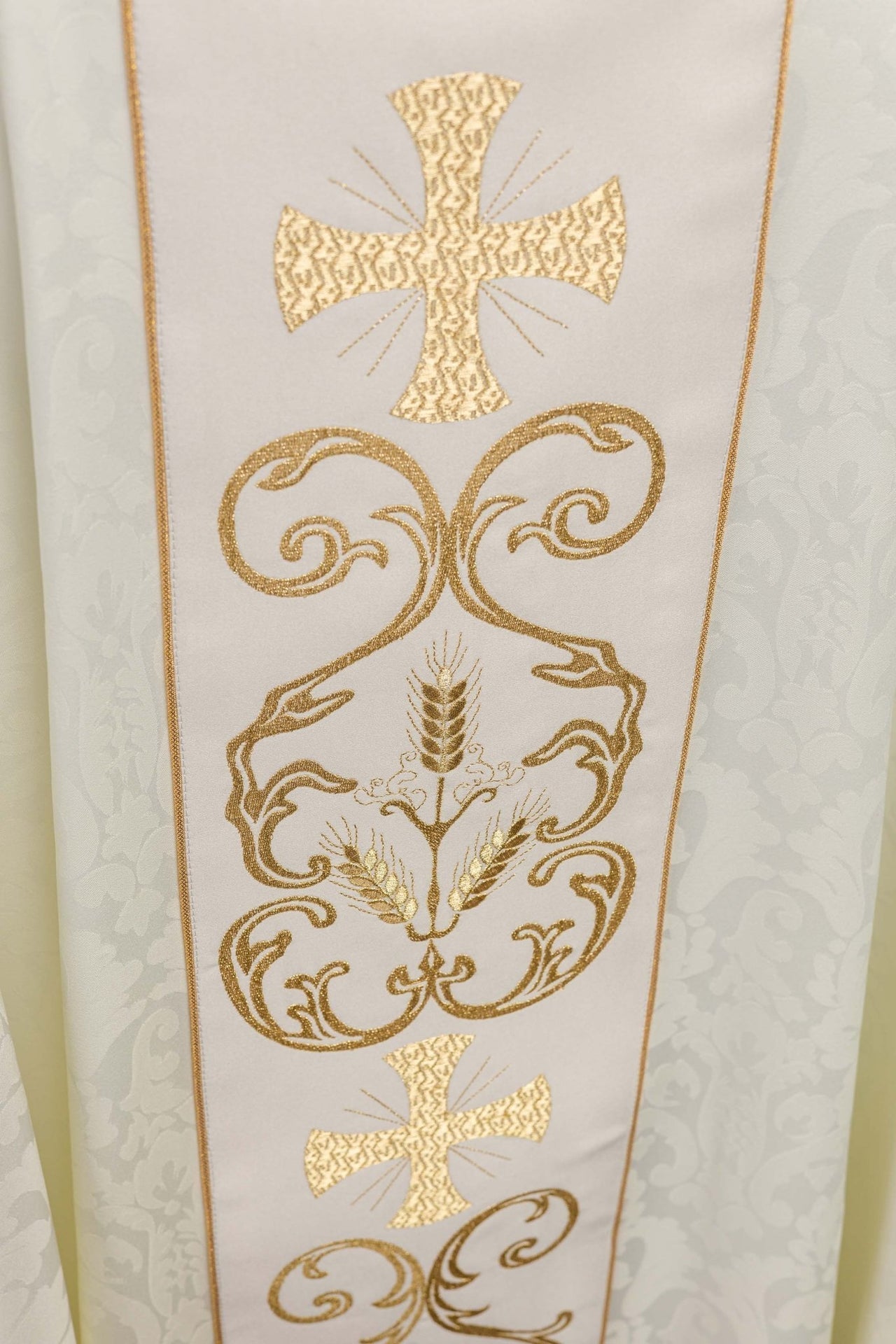Ornat Liturgiczny Żakardowy ze Zdobionym Pasem Haftowanym - alba.pl