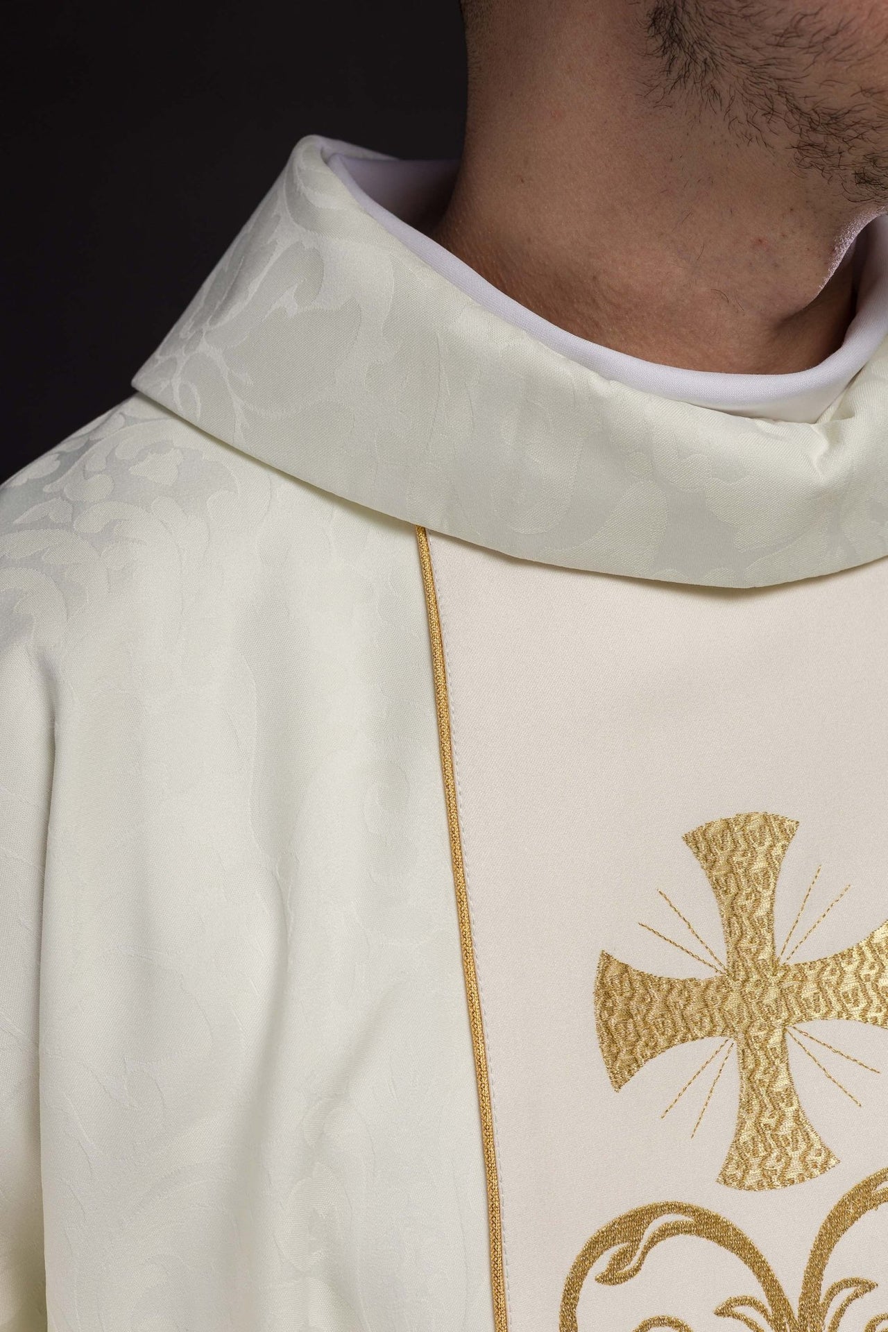 Ornat Liturgiczny Żakardowy ze Zdobionym Pasem Haftowanym - alba.pl