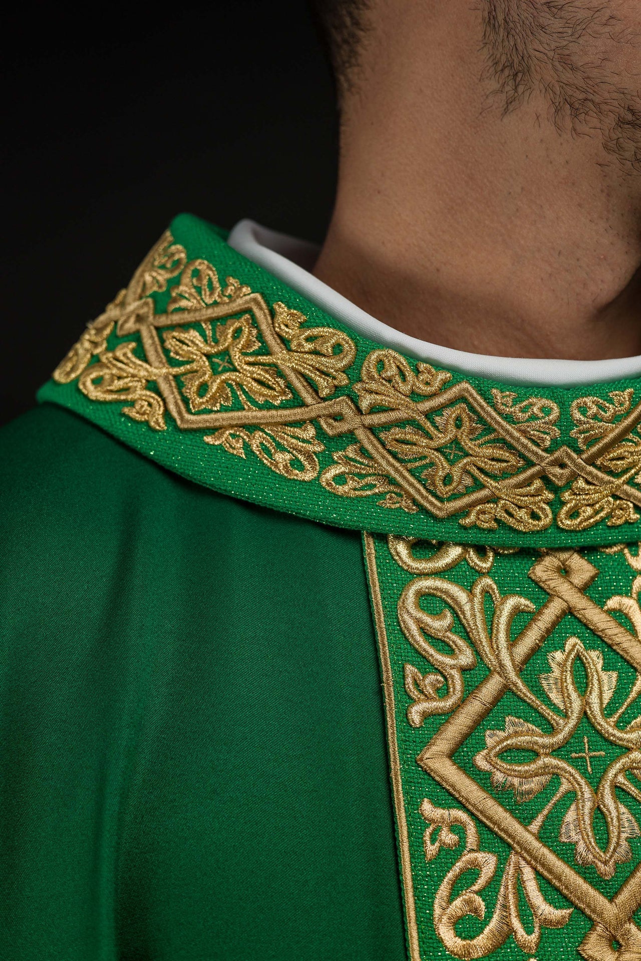 Ornat Liturgiczny Zielony Bogato Haftowany Złotą Nicią - Motyw Florystyczny - alba.pl