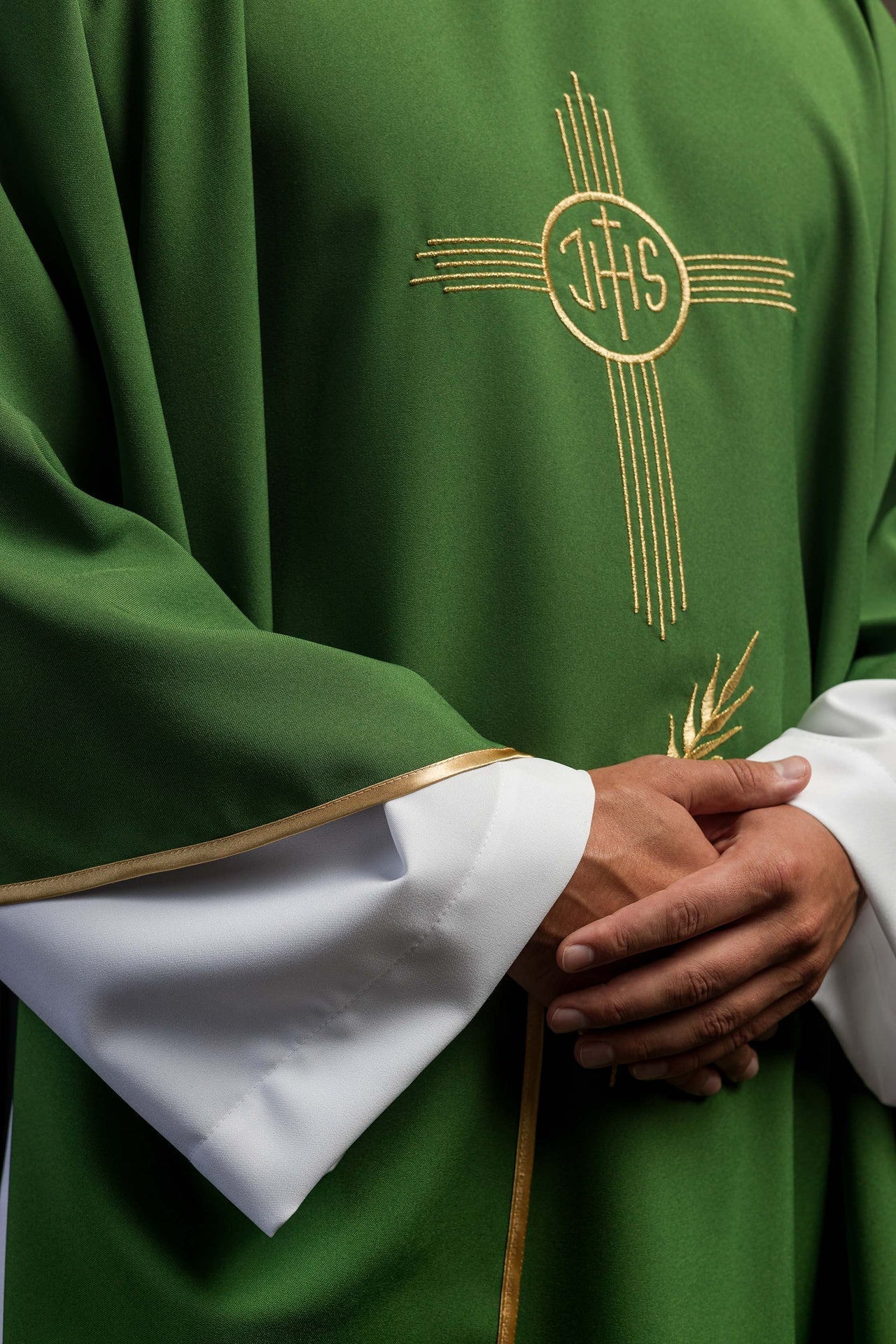 Ornat Liturgiczny Zielony Haftowany IHS Złotą Nicią - alba.pl