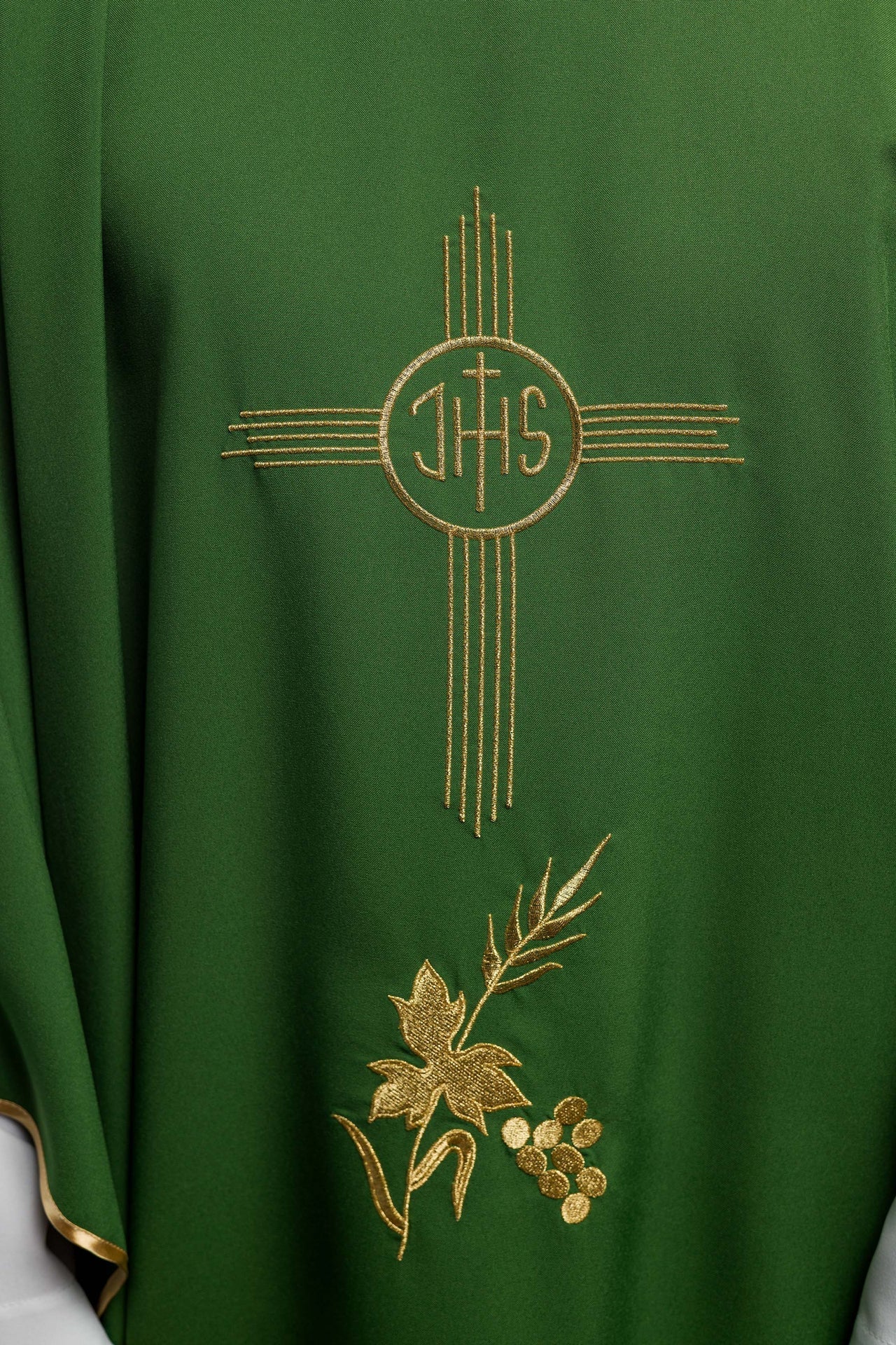 Ornat Liturgiczny Zielony Haftowany IHS Złotą Nicią - alba.pl