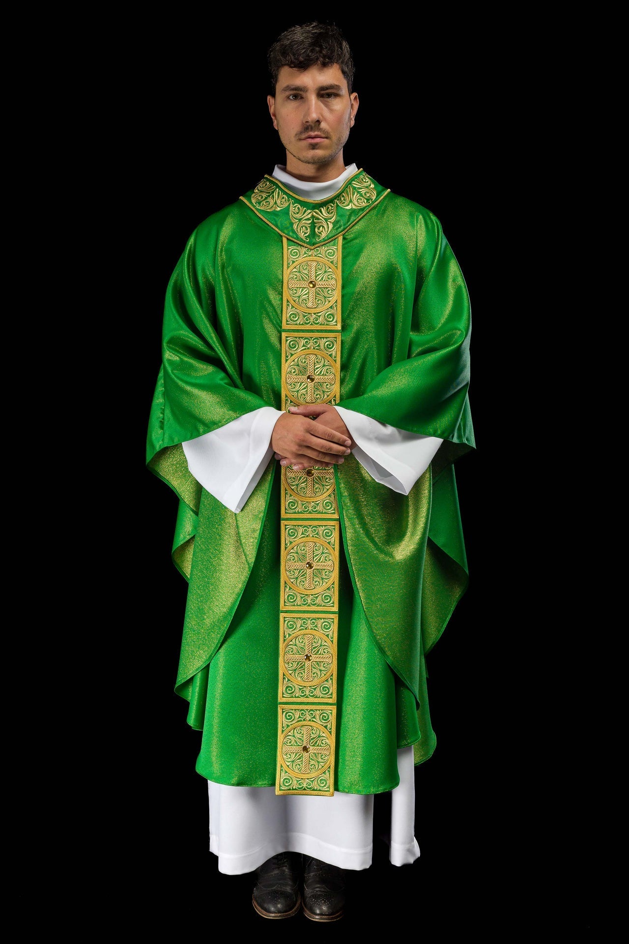 Ornat Liturgiczny Zielony Haftowany Kamieniami Fasetowanymi - alba.pl