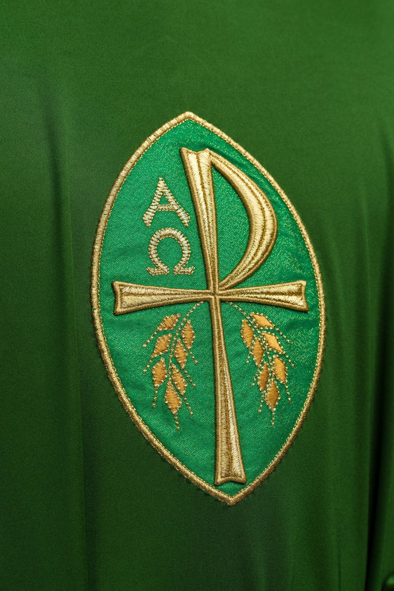 Ornat Liturgiczny Zielony Haftowany Krzyżem - Dzianina Sacrolite - alba.pl