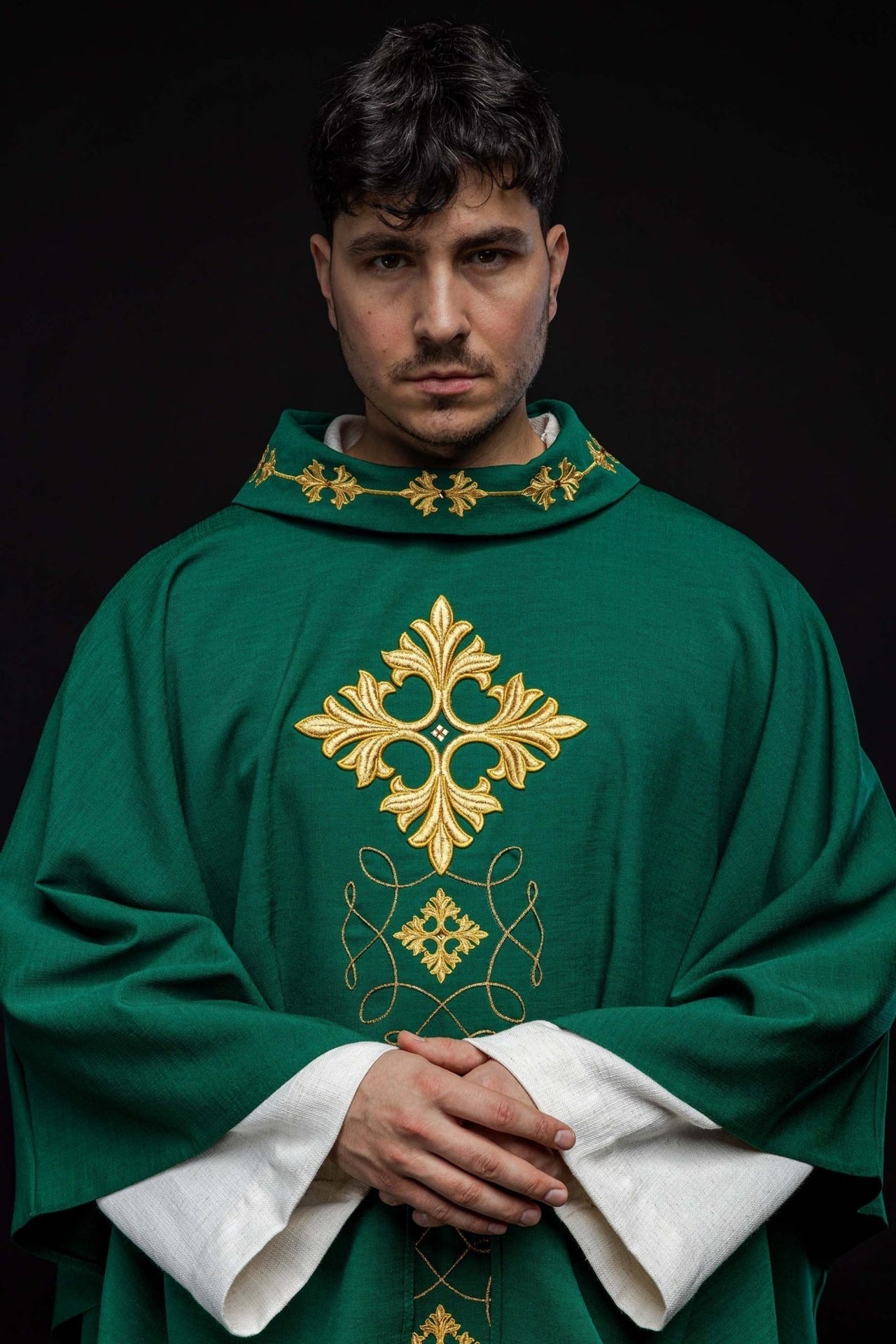 Ornat Liturgiczny Zielony Haftowany Sznurkiem i Kamieniami - alba.pl