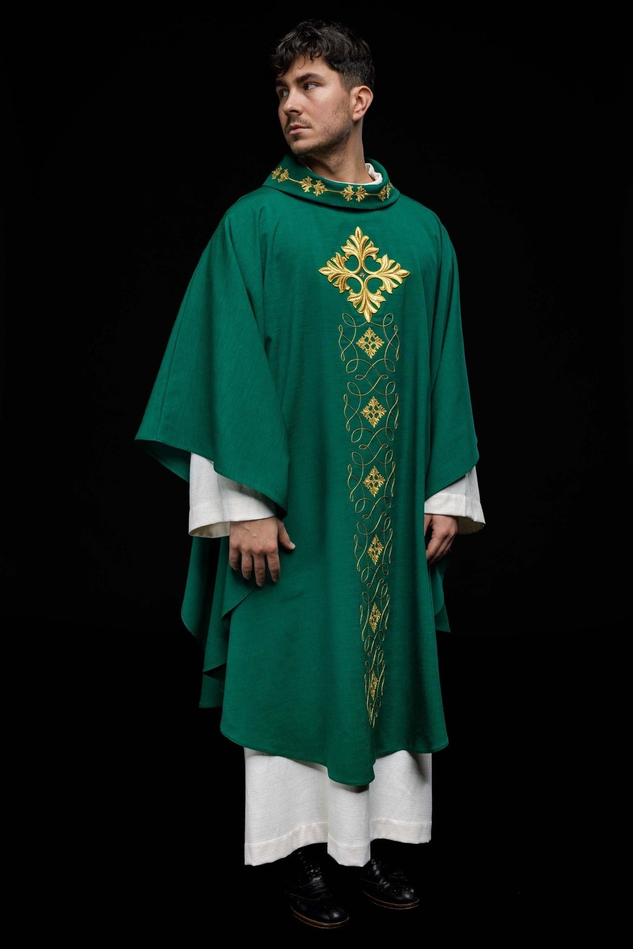Ornat Liturgiczny Zielony Haftowany Sznurkiem i Kamieniami - alba.pl
