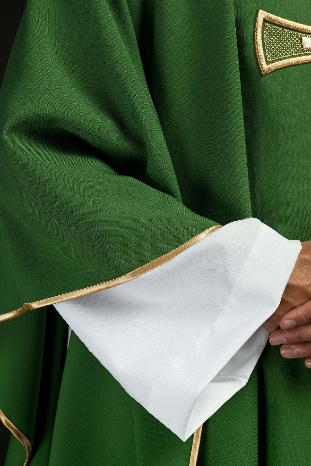 Ornat Liturgiczny Zielony Haftowany Złotym Krzyżem - alba.pl