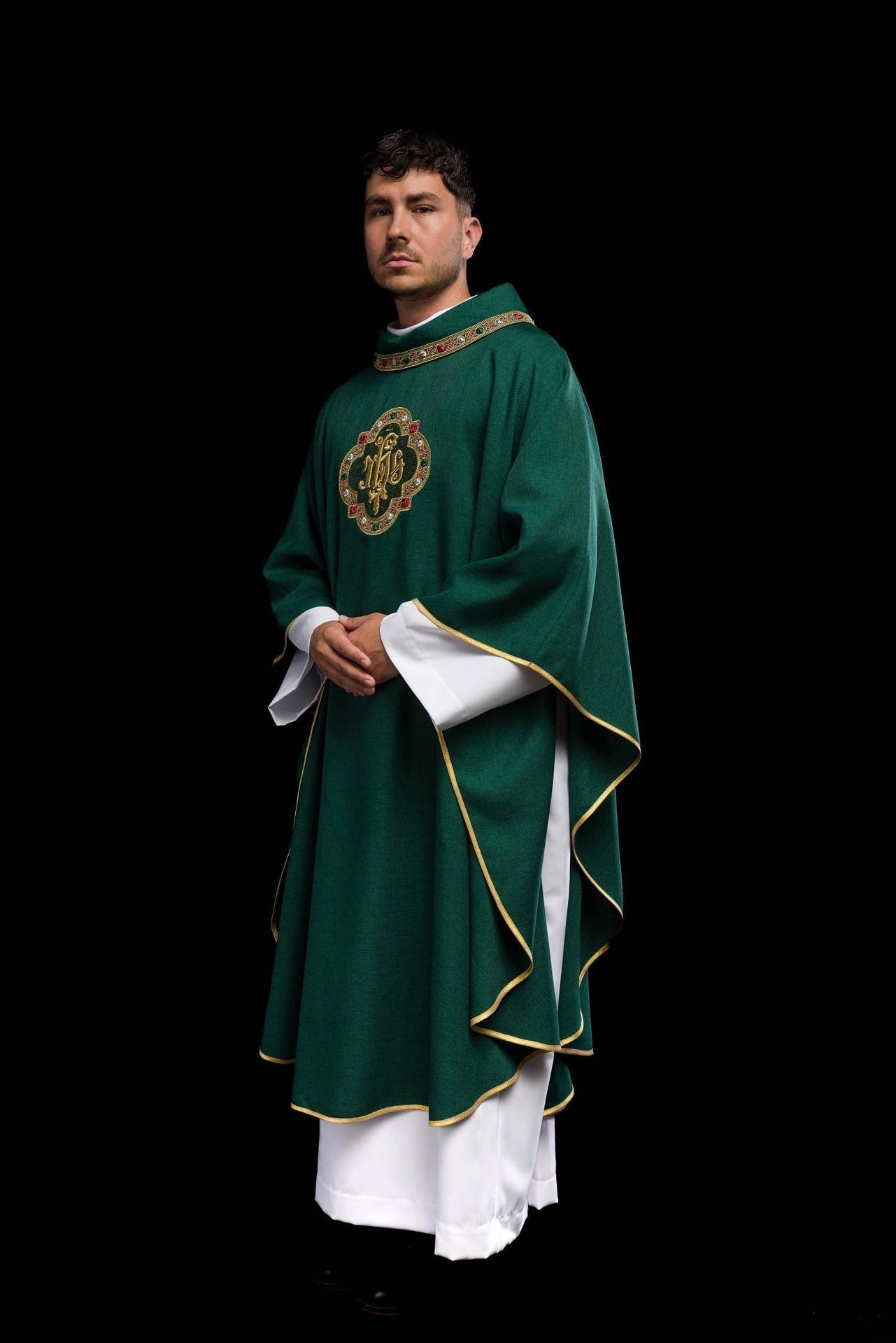 Ornat Liturgiczny Zielony IHS z Haftowaną Lamówką - alba.pl