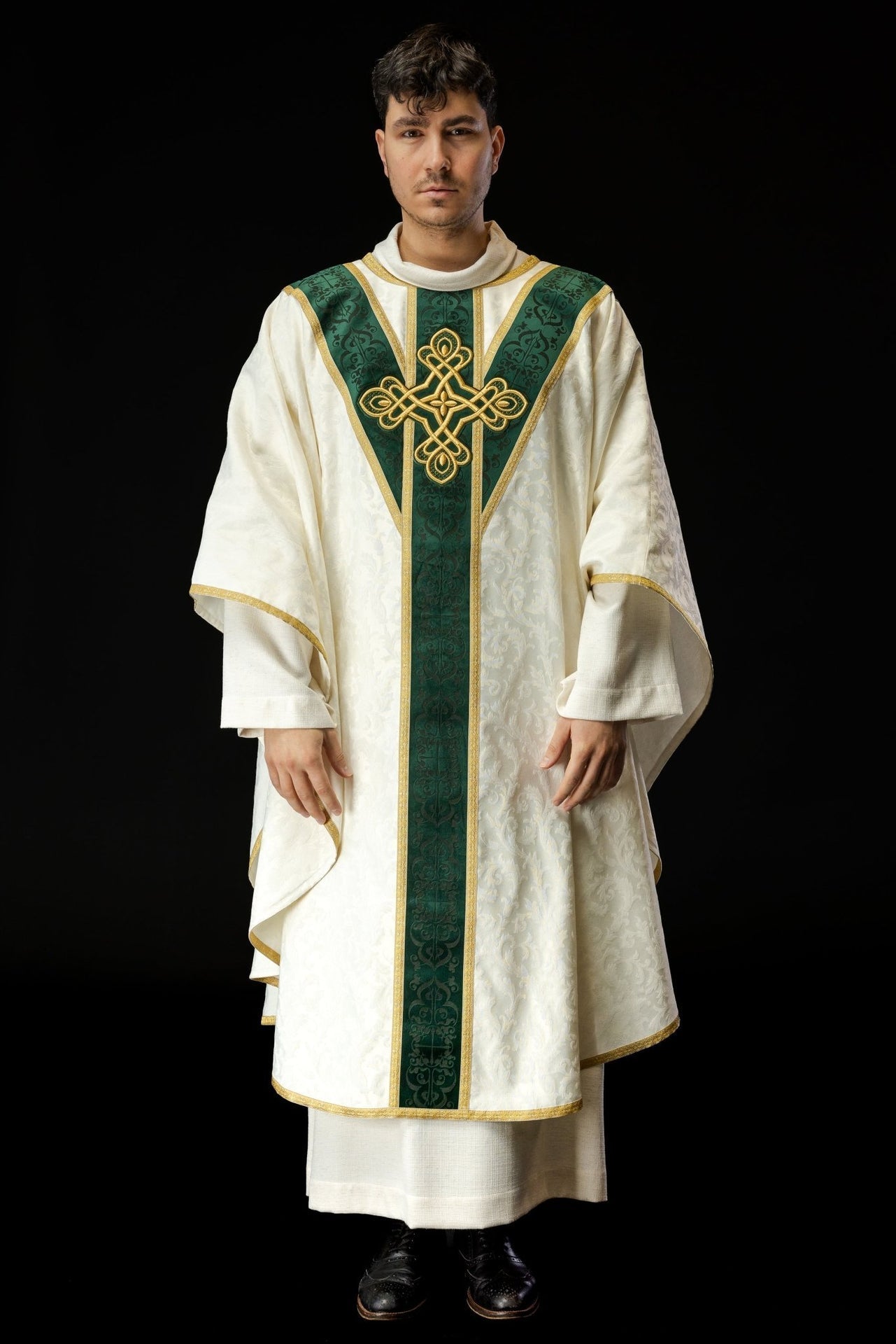 Ornat Liturgiczny Zielony z Aksamitnym Pasem i Złotym Krzyżem - alba.pl