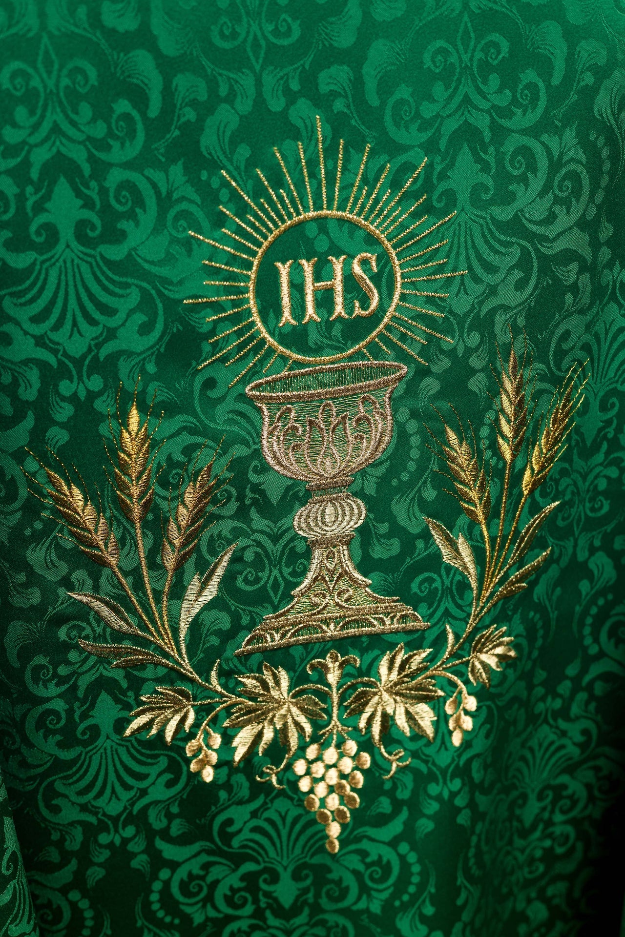 Ornat Liturgiczny Zielony z Haftem Kielicha i Hostii na Żakardzie - alba.pl