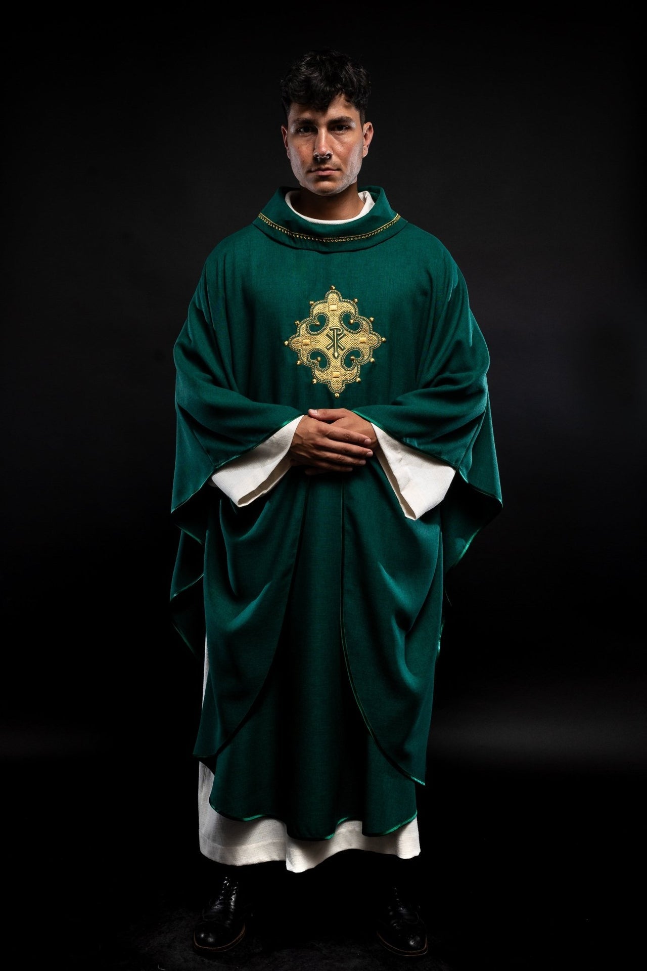 Ornat Liturgiczny Zielony z Haftowanym Krzyżem i Złotą Lamówką - alba.pl