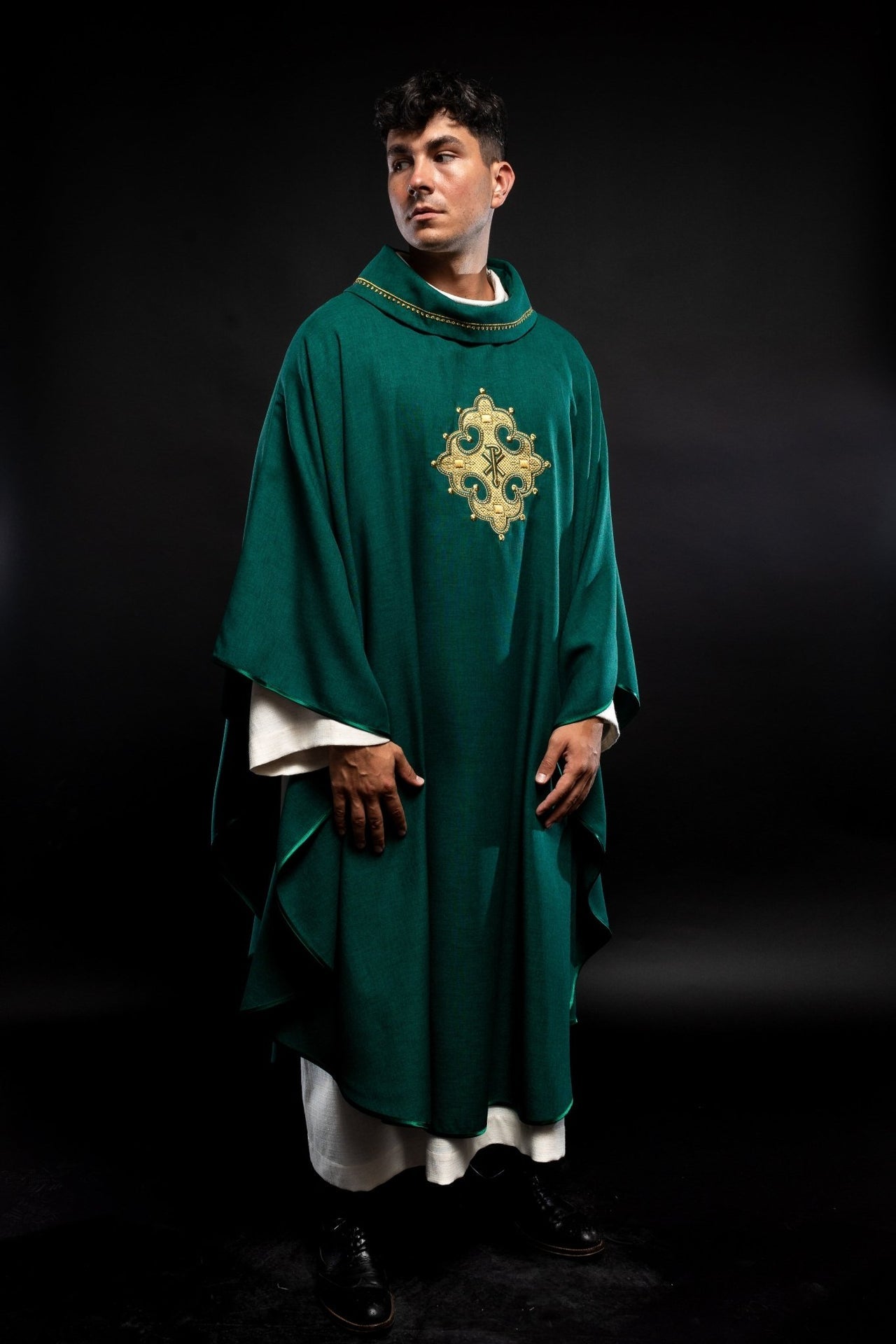 Ornat Liturgiczny Zielony z Haftowanym Krzyżem i Złotą Lamówką - alba.pl