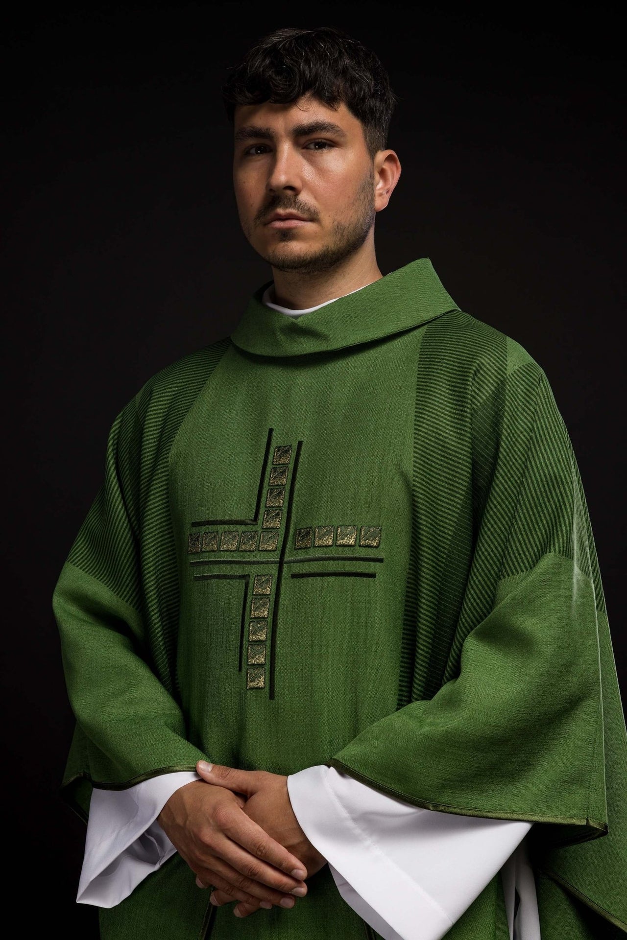 Ornat Liturgiczny Zielony z Haftowanym Krzyżem - Polski Producent - alba.pl