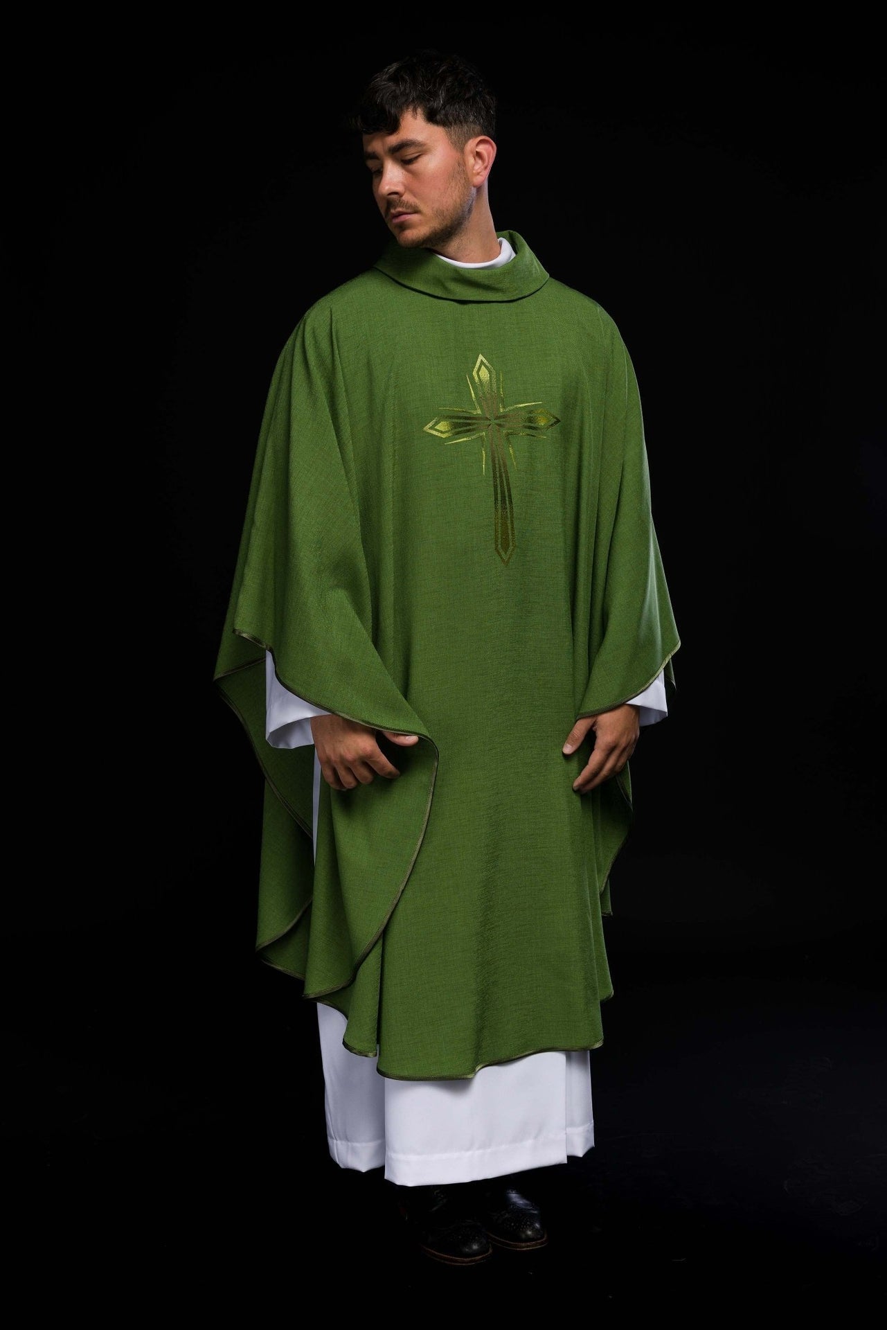 Ornat Liturgiczny Zielony z Haftowanym Krzyżem - Polski Produkt - alba.pl